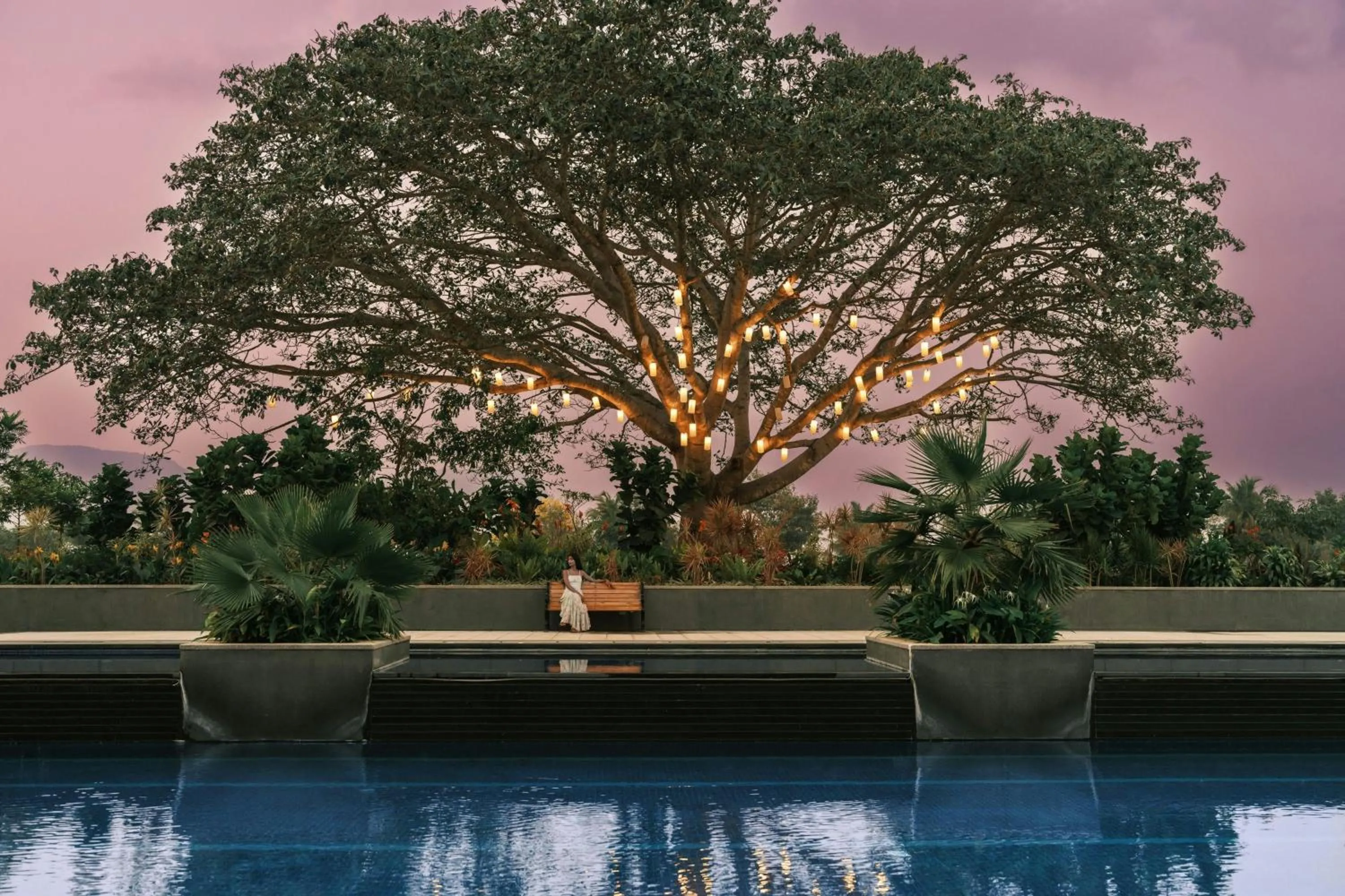 Swimming pool in JW Marriott Hotel Bengaluru Prestige Golfshire Resort & Spa