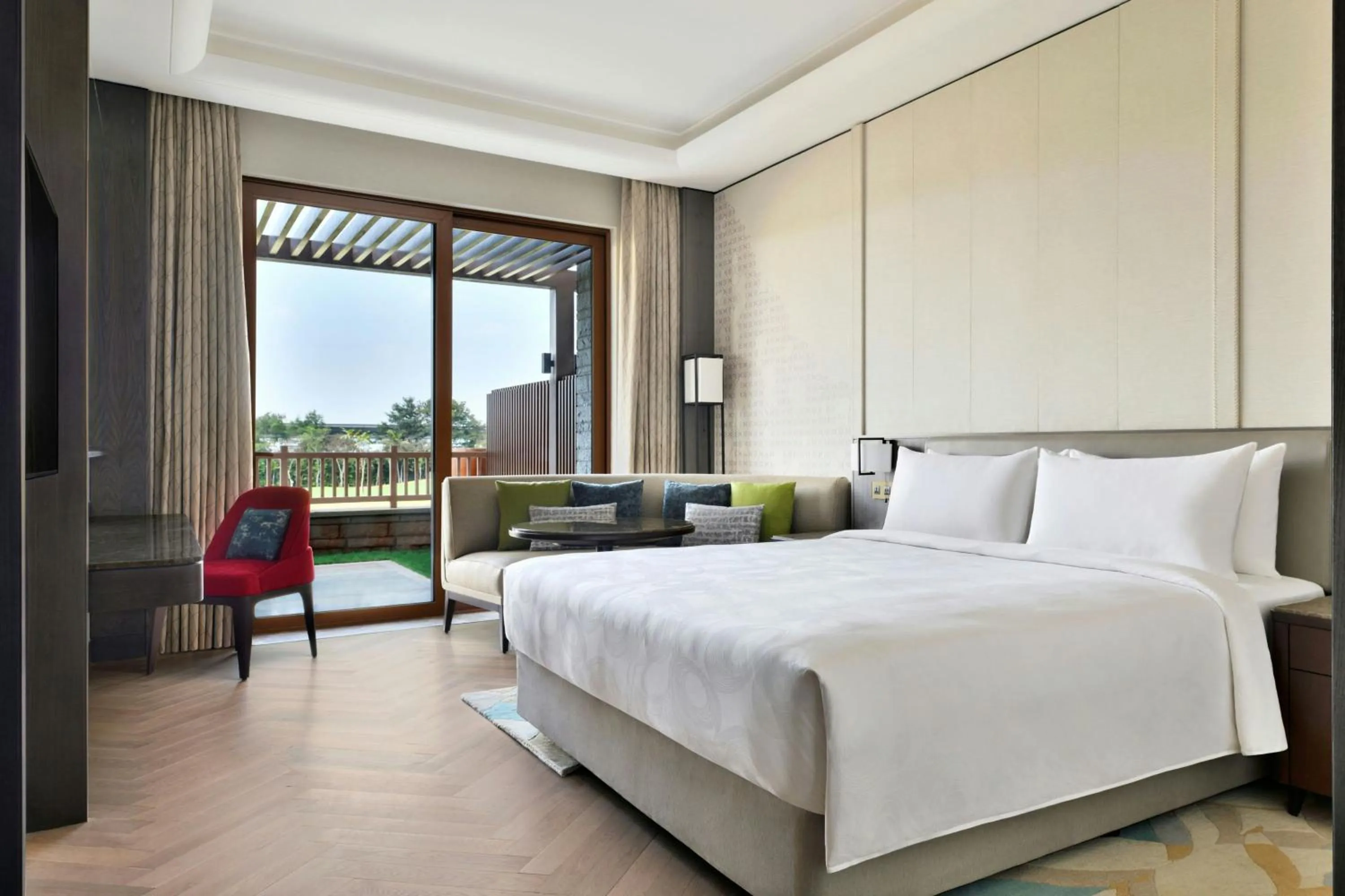 Photo of the whole room, Bed in JW Marriott Hotel Bengaluru Prestige Golfshire Resort & Spa