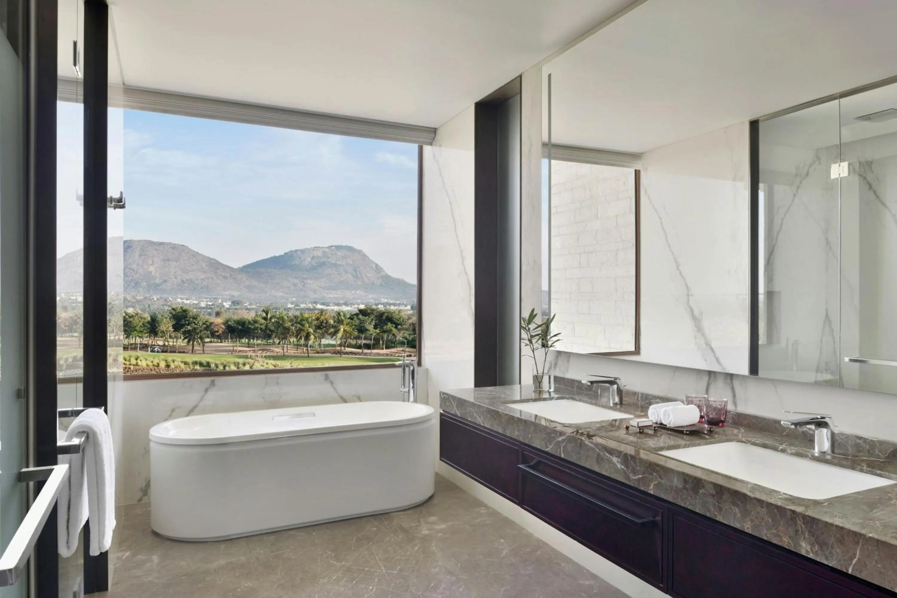 Bathroom in JW Marriott Hotel Bengaluru Prestige Golfshire Resort & Spa