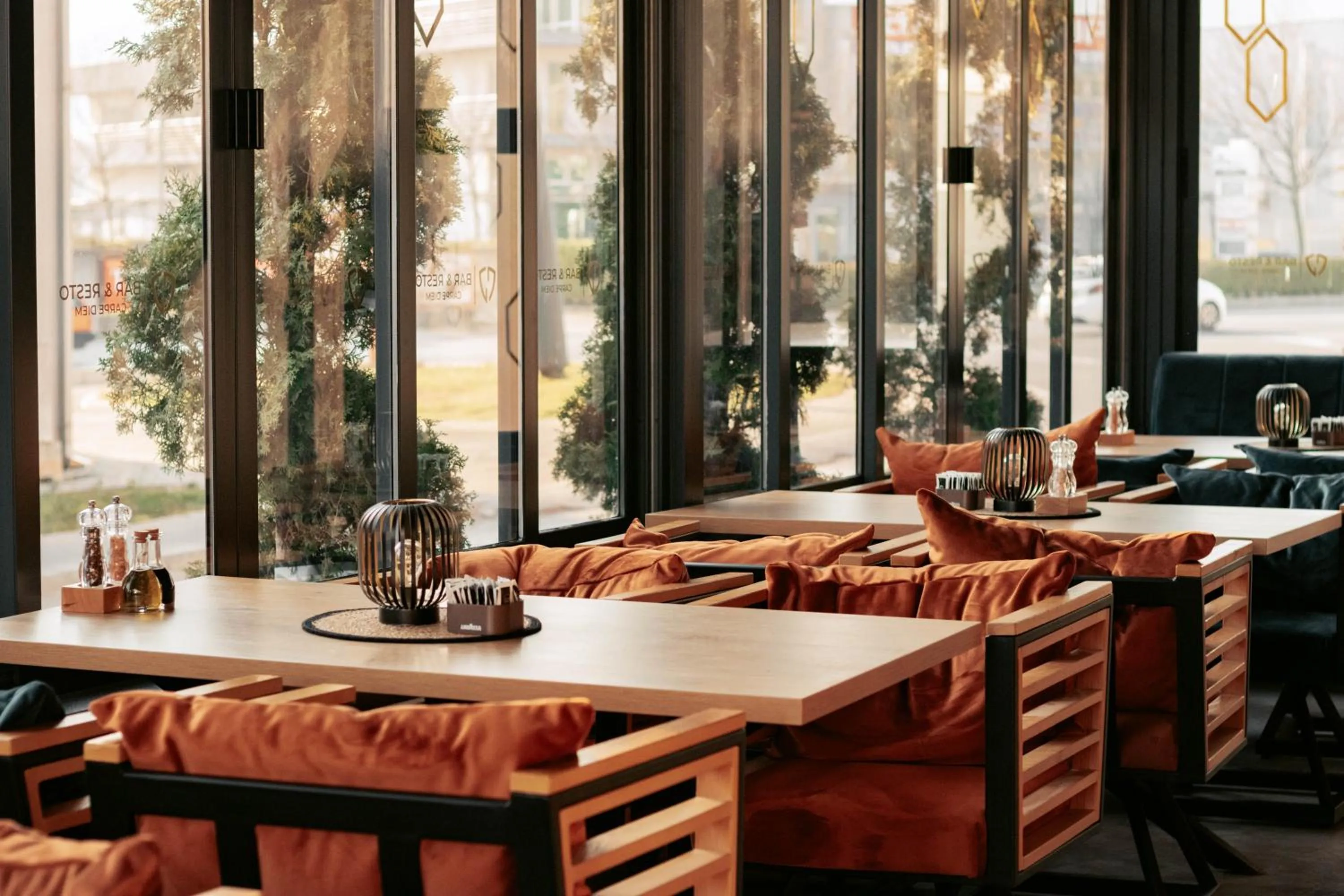 Restaurant/places to eat in Hotel Carpe Diem