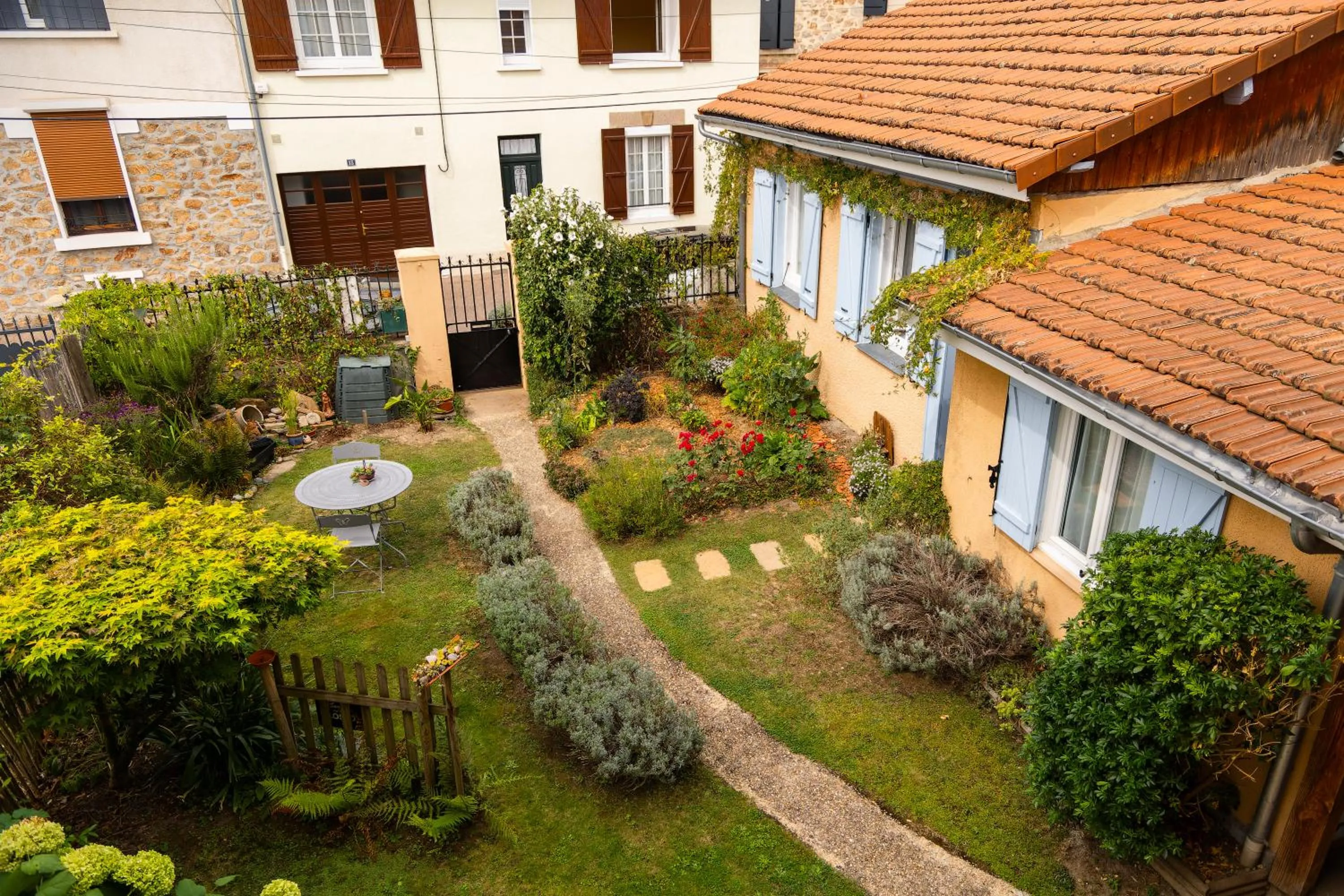 Garden view in Chambre d'Hôtes - l'Ephémère