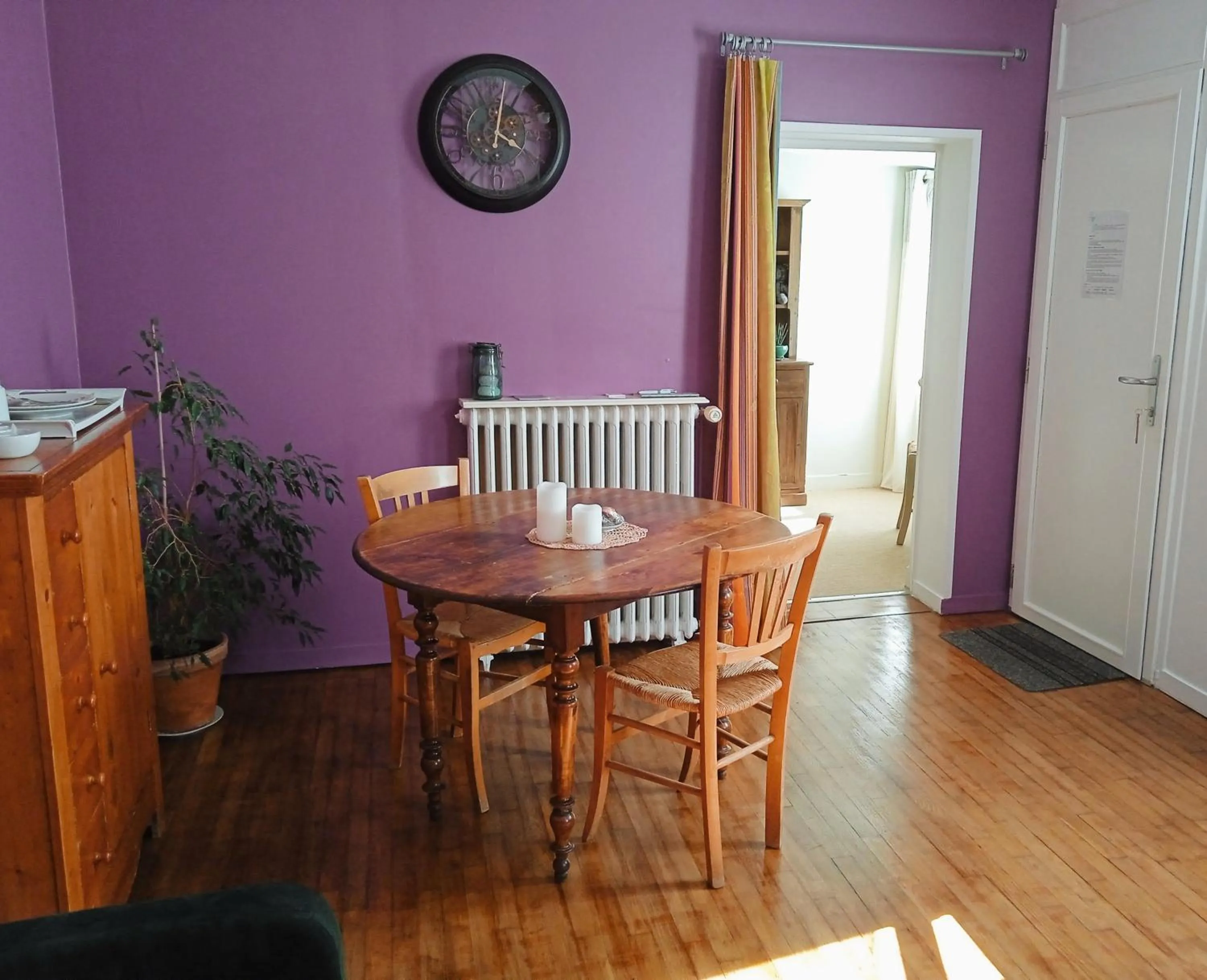 Dining area in Chambre d'Hôtes - l'Ephémère