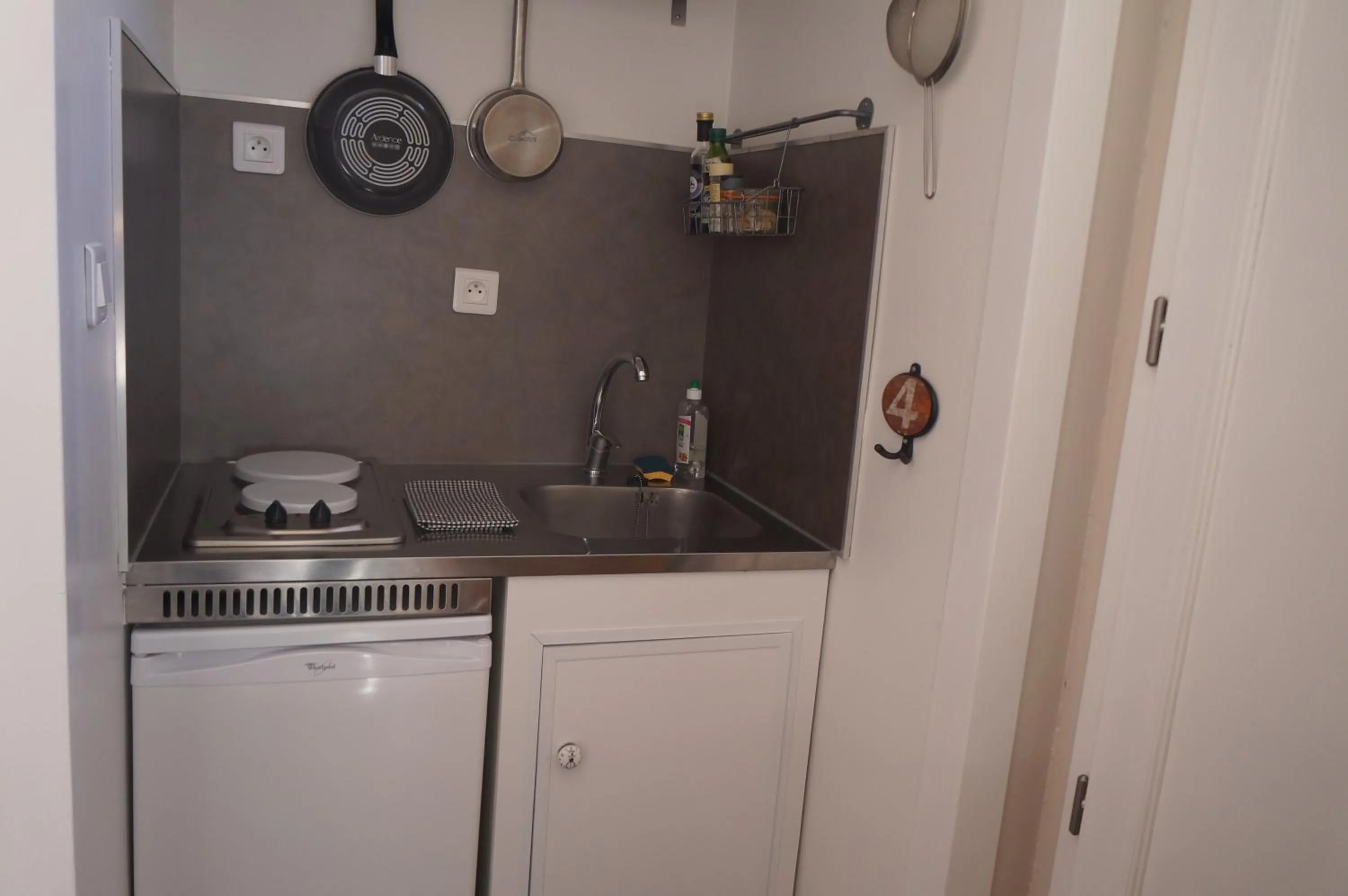 Kitchen or kitchenette in Chambre d'Hôtes - l'Ephémère