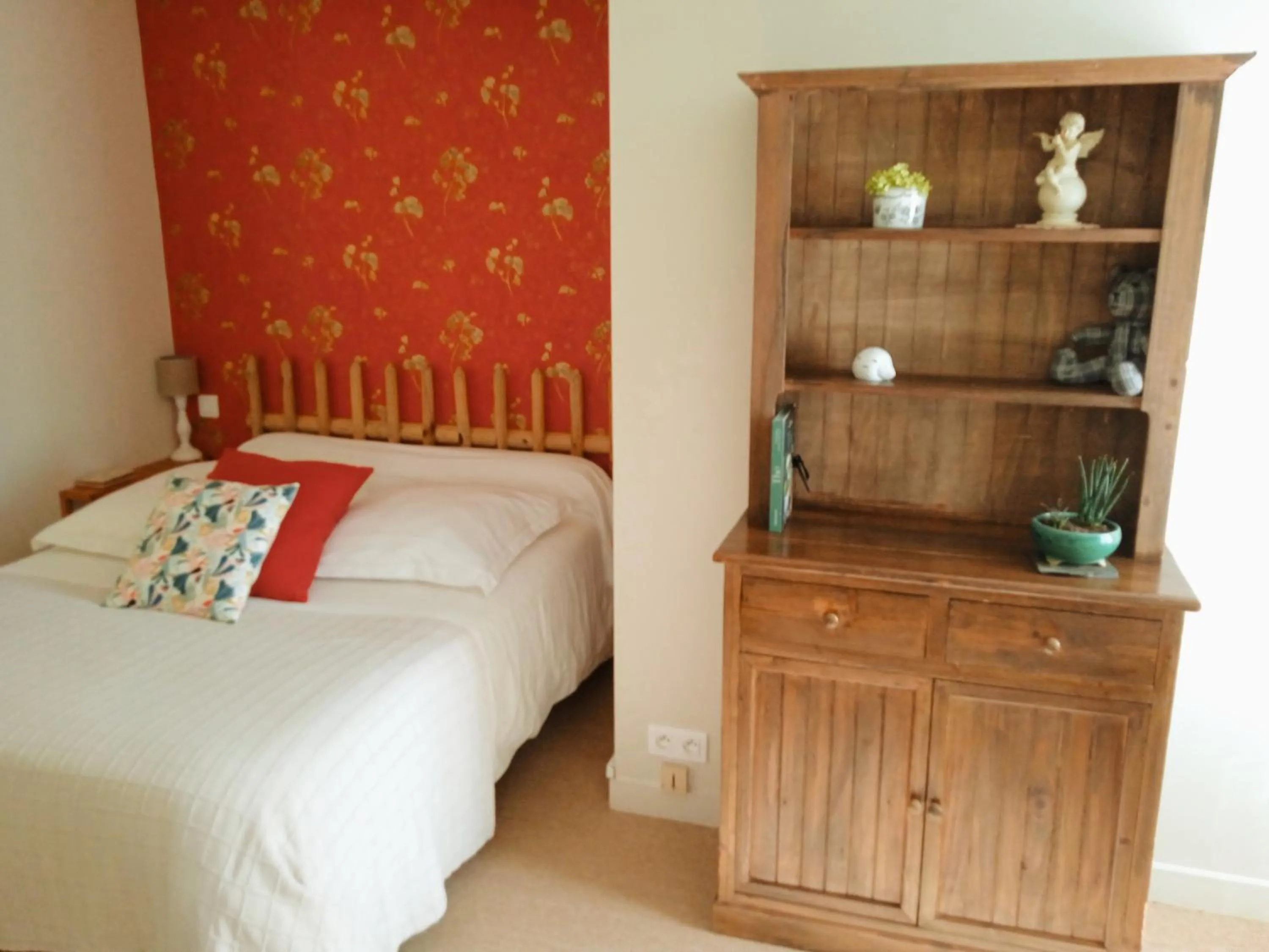 Bedroom, Bed in Chambre d'Hôtes - l'Ephémère