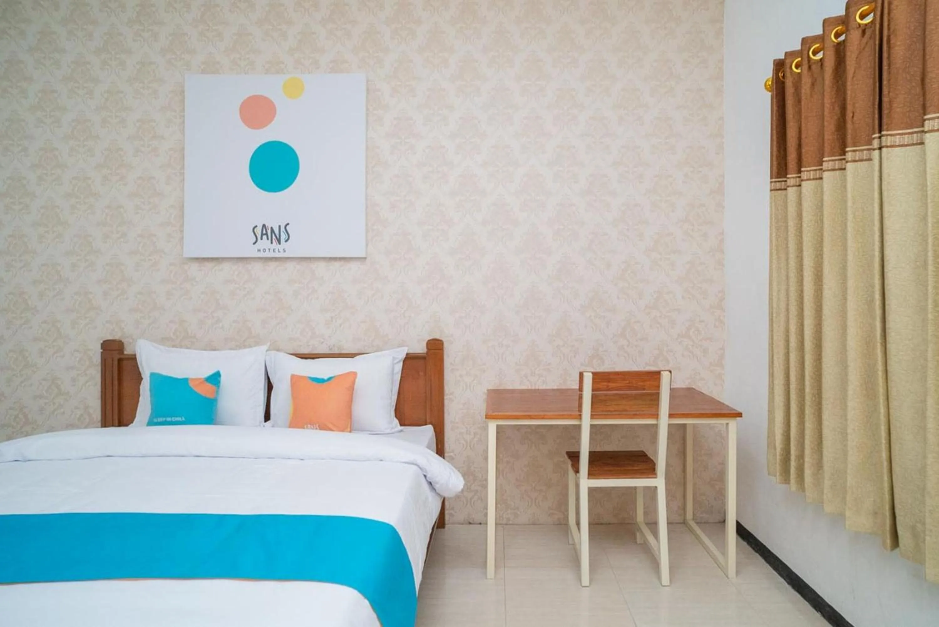 Bedroom, Bed in Sans Hotel Queen Batu