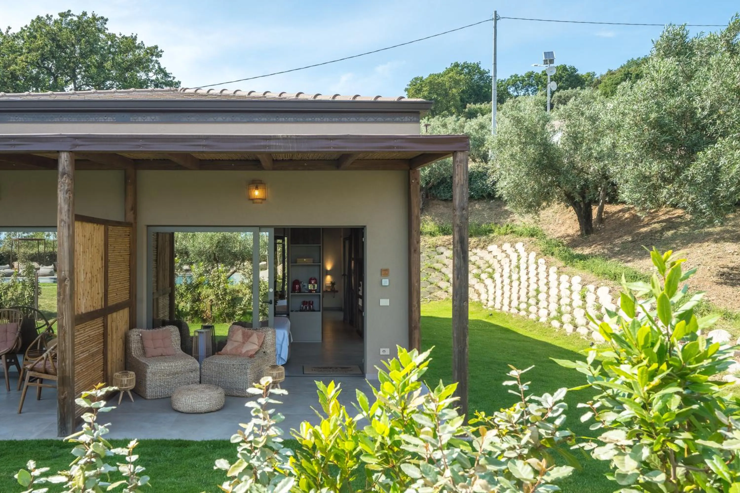 Property building in Hang Loose Cottage Hotel & Resort 4 stelle Gizzeria Calabria