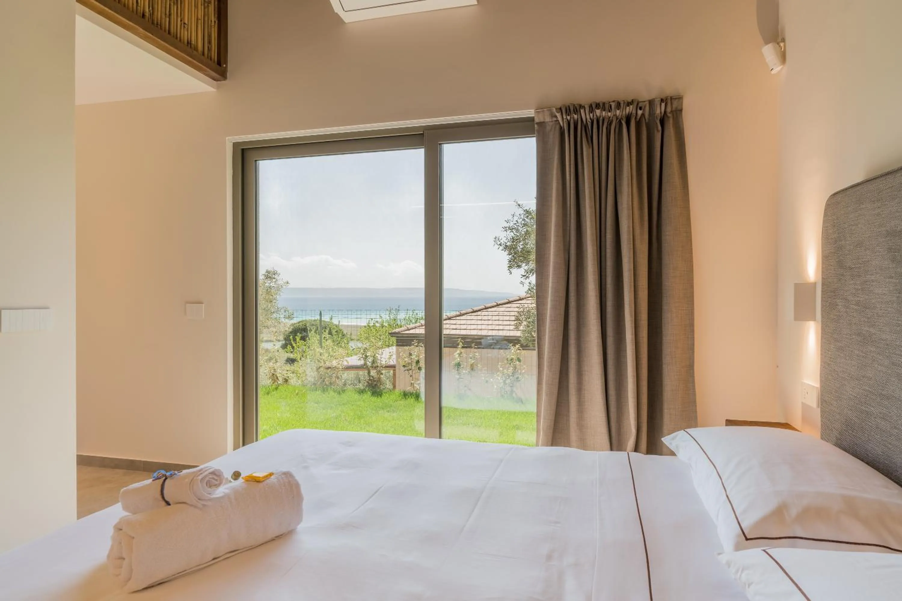 Bed in Hang Loose Cottage Hotel & Resort 4 stelle Gizzeria Calabria