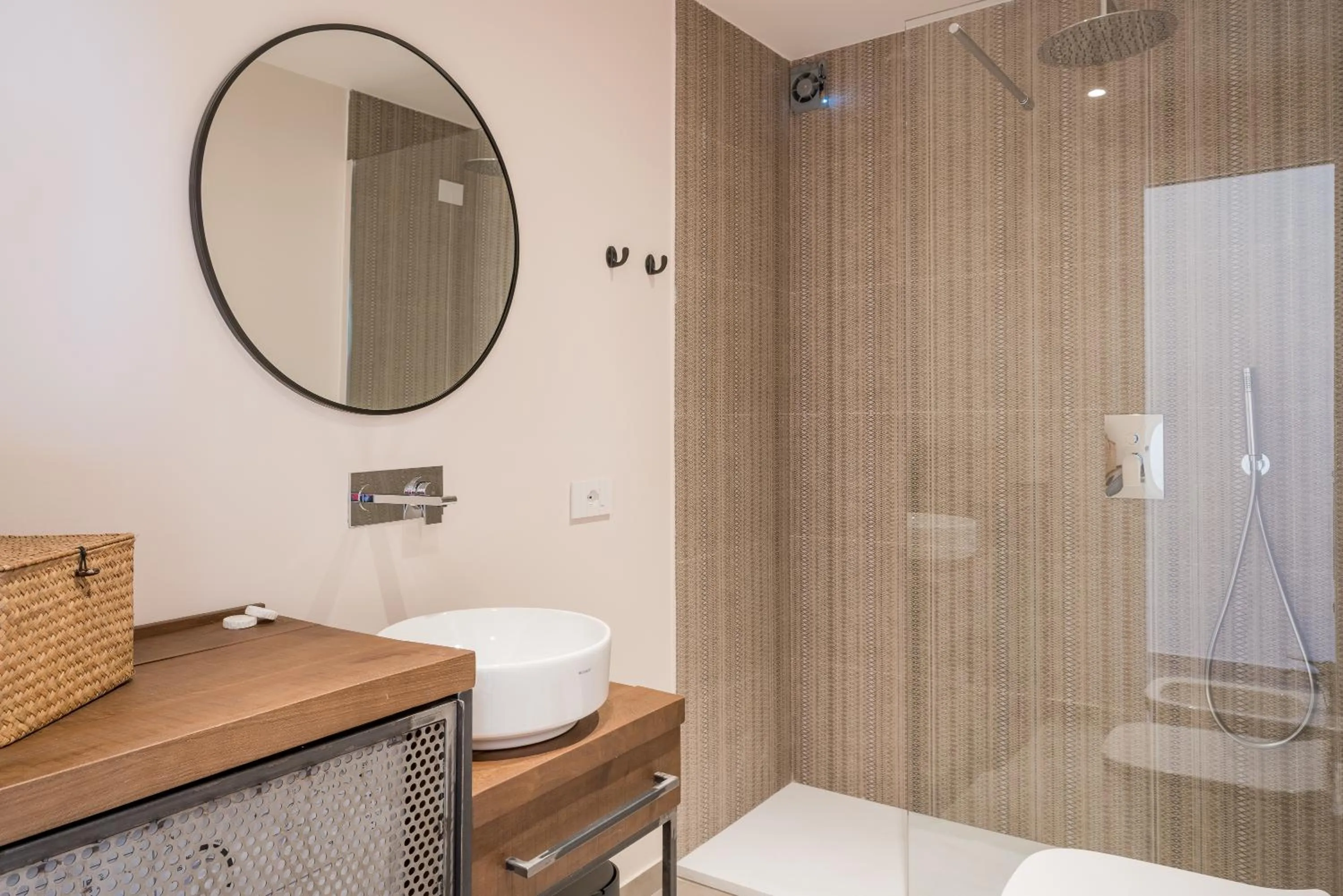 Shower in Hang Loose Cottage Hotel & Resort 4 stelle Gizzeria Calabria