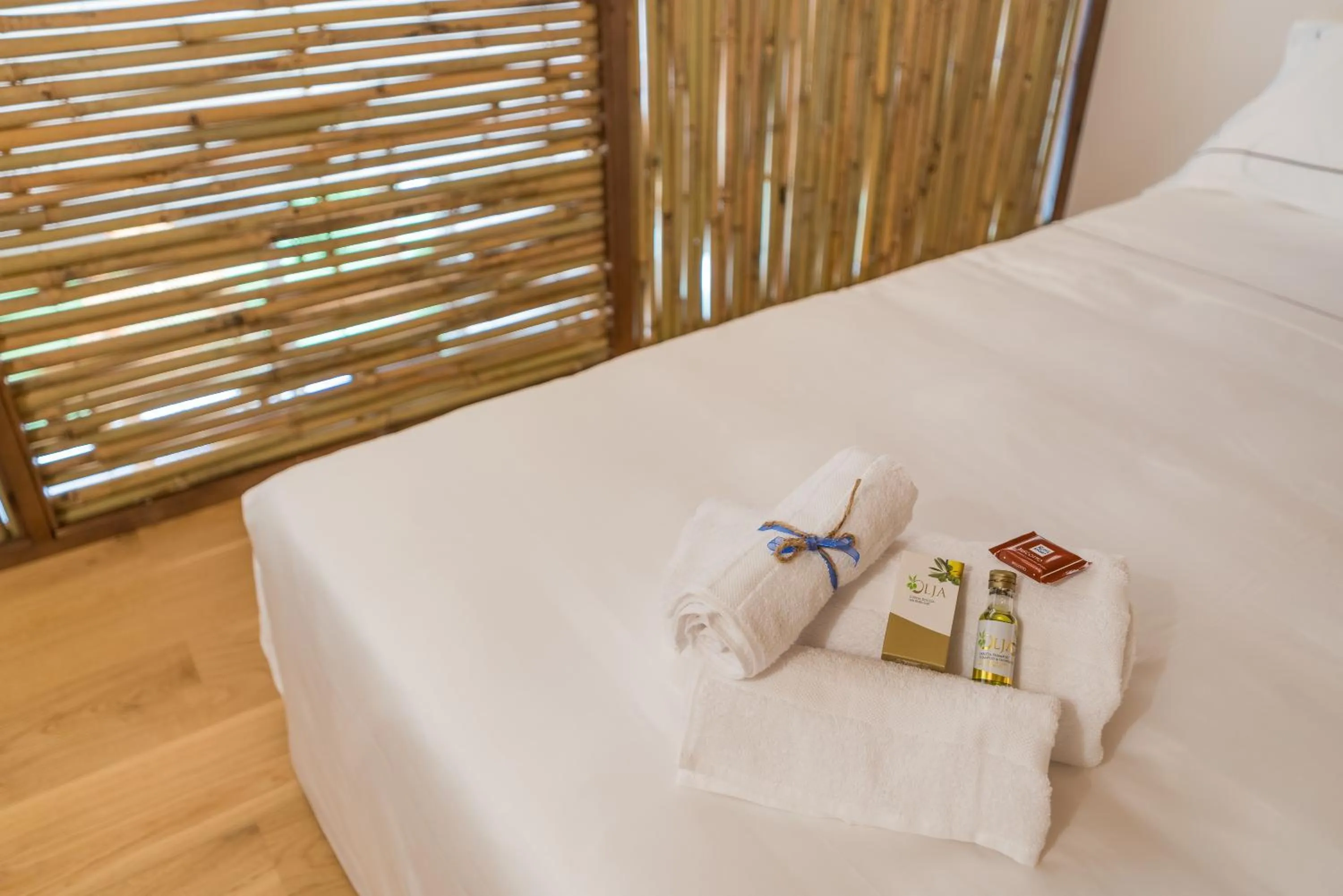 Bed in Hang Loose Cottage Hotel & Resort 4 stelle Gizzeria Calabria