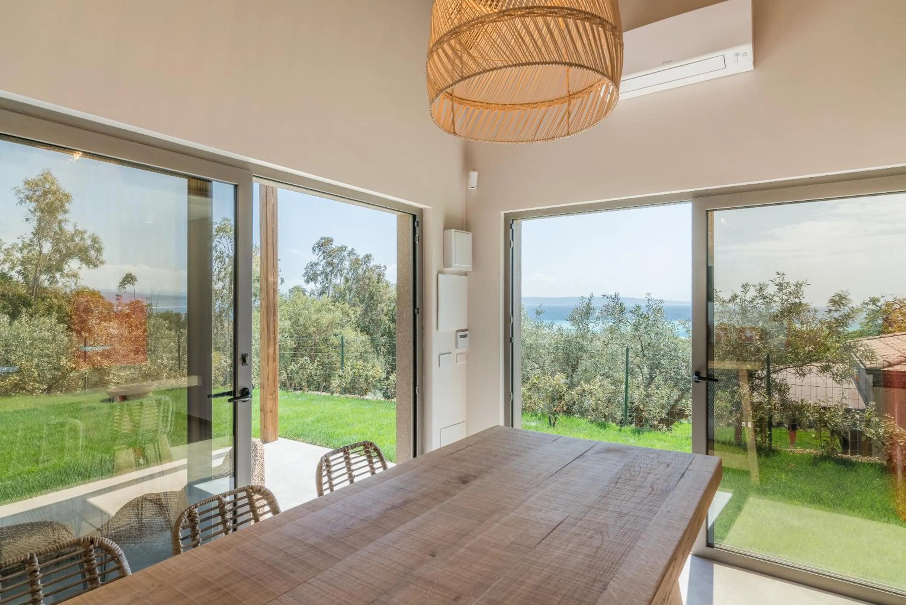 Patio in Hang Loose Cottage Hotel & Resort 4 stelle Gizzeria Calabria