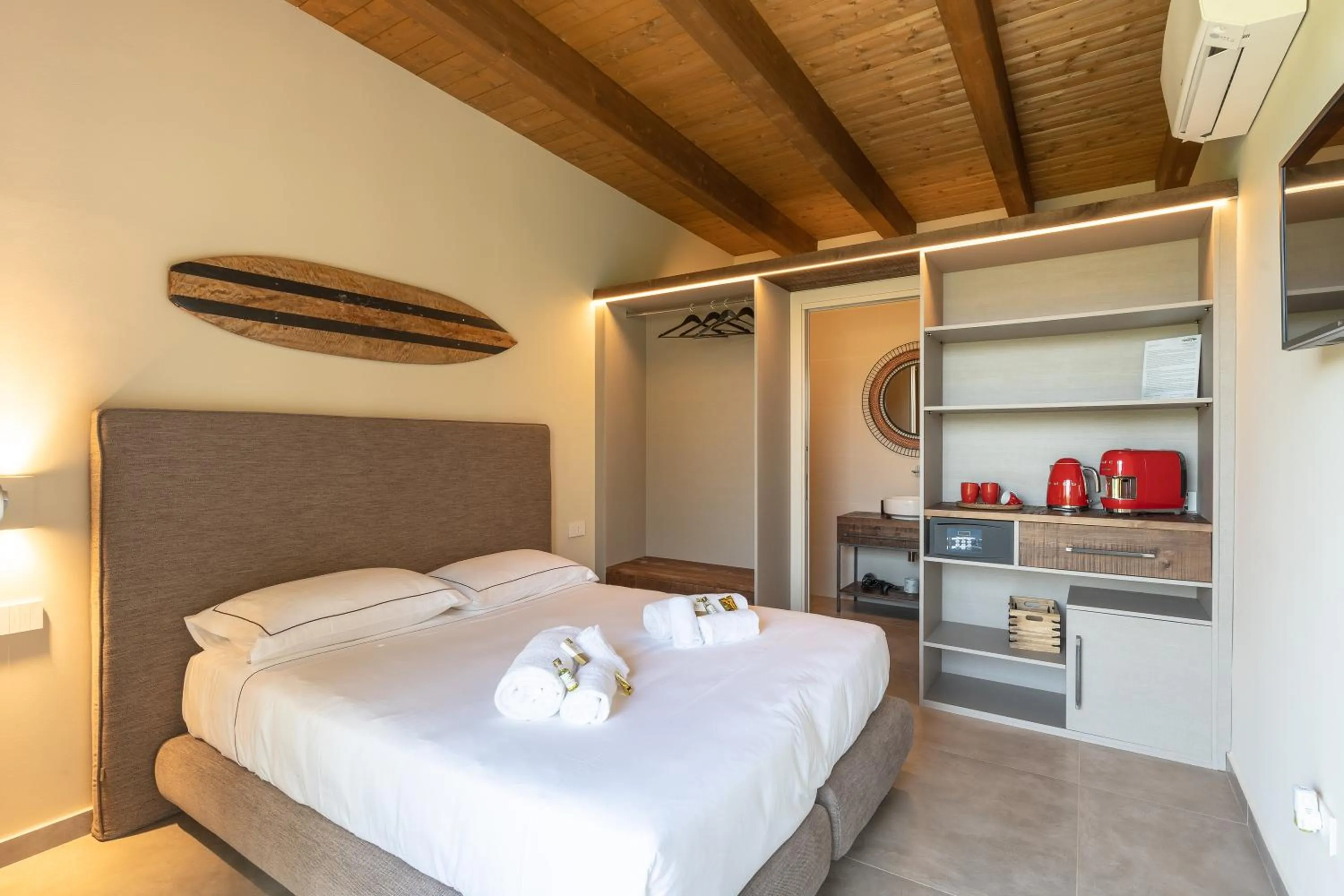 Bedroom, Bed in Hang Loose Cottage Hotel & Resort 4 stelle Gizzeria Calabria