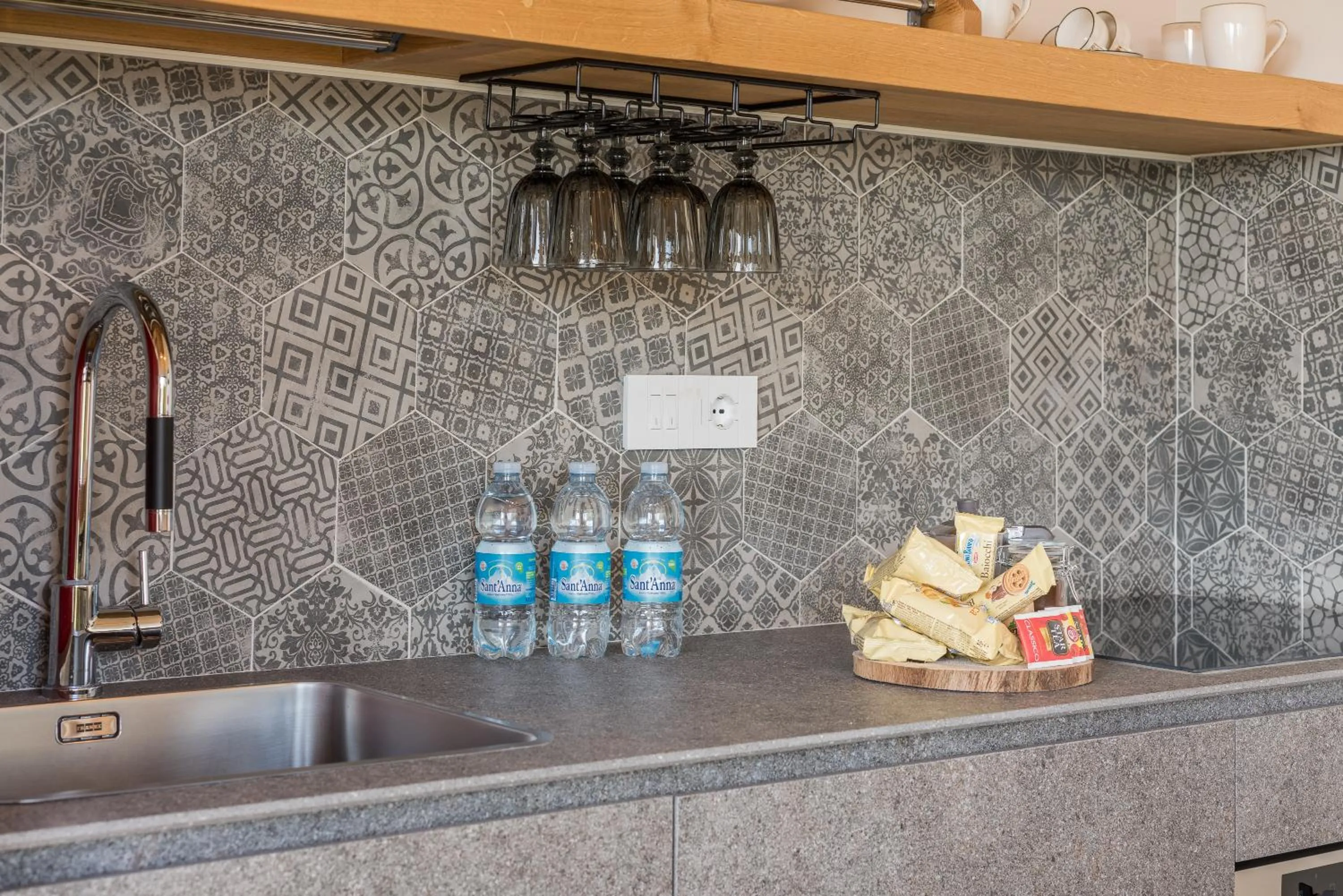 Kitchen or kitchenette in Hang Loose Cottage Hotel & Resort 4 stelle Gizzeria Calabria