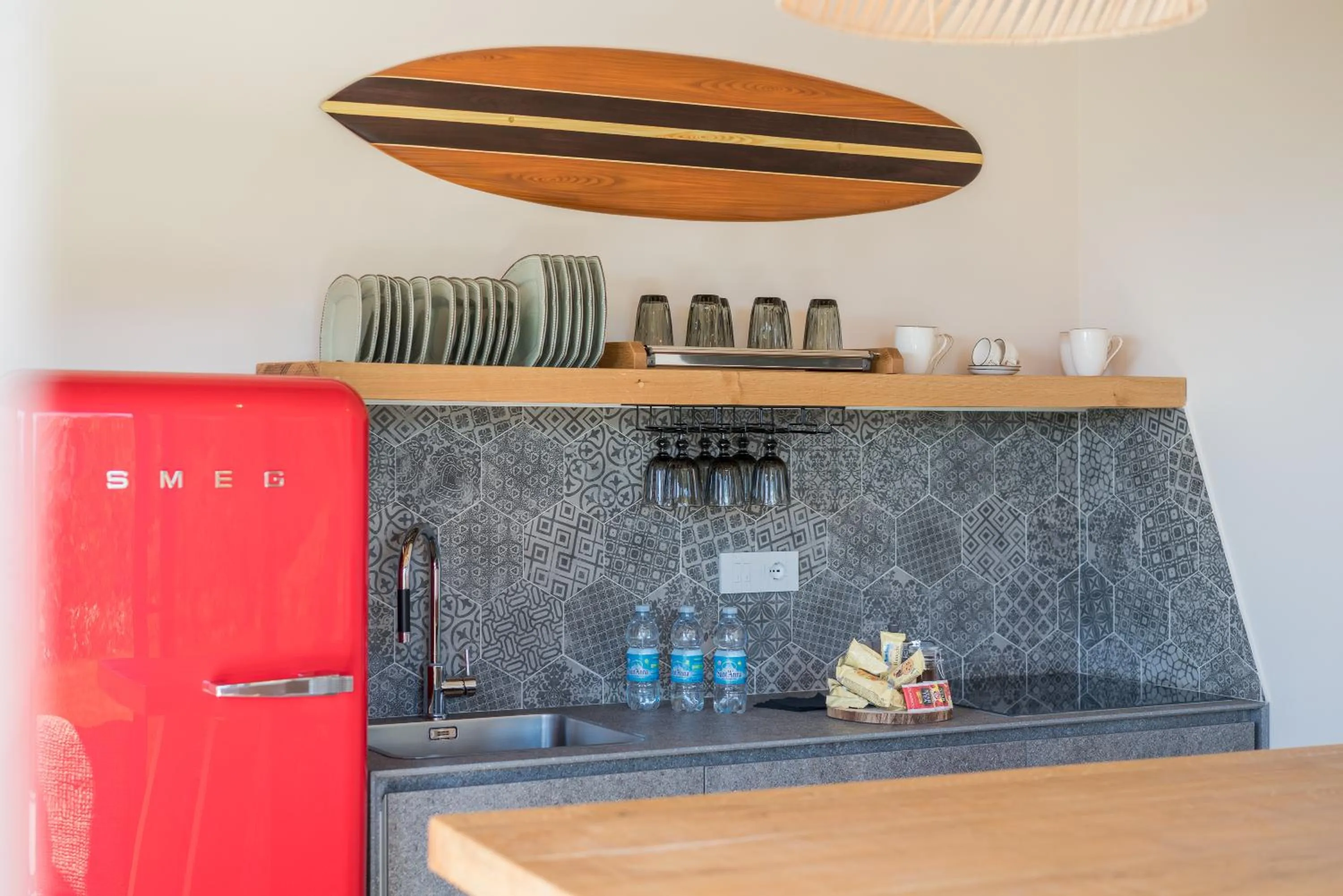 Kitchen or kitchenette in Hang Loose Cottage Hotel & Resort 4 stelle Gizzeria Calabria