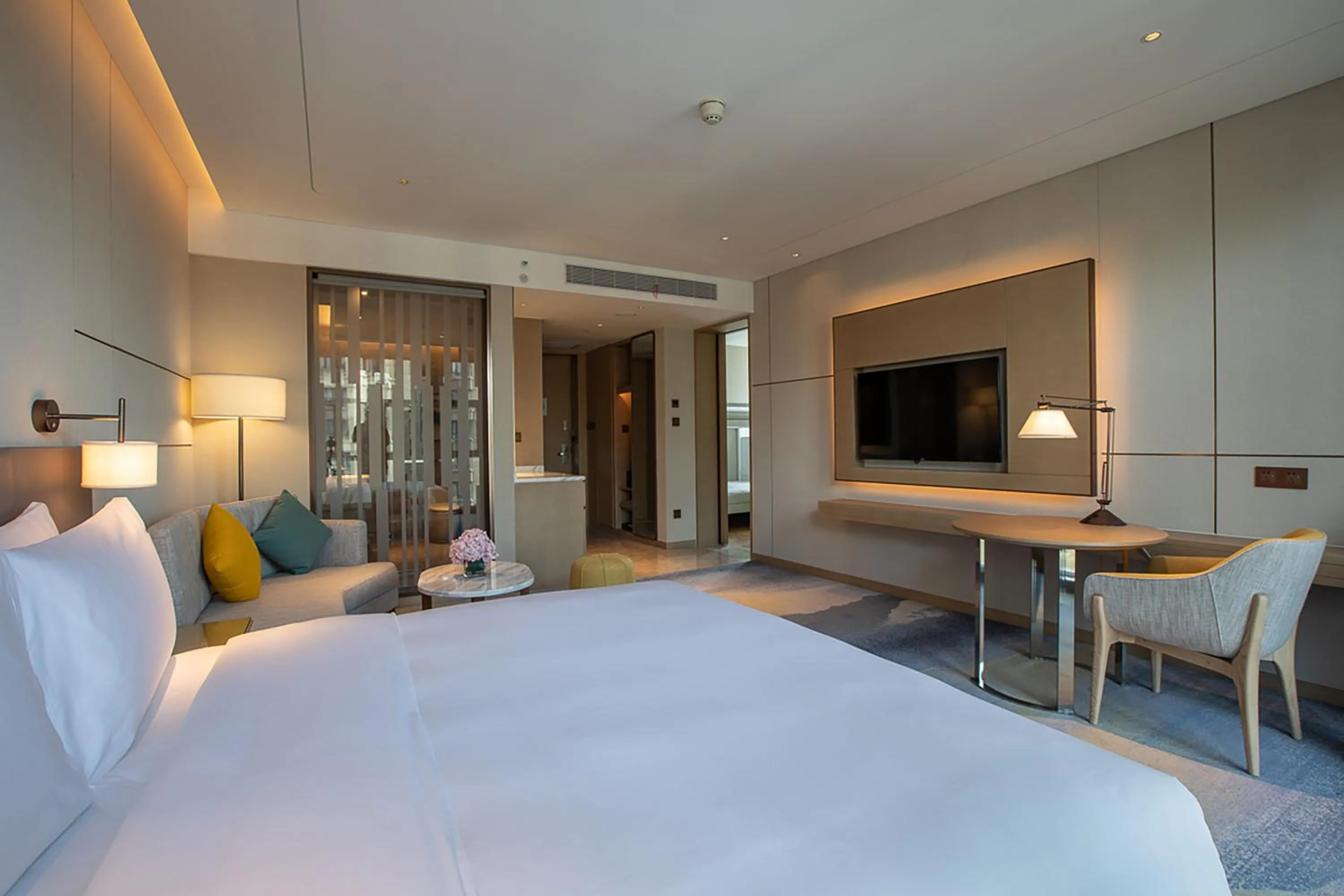 Photo of the whole room, Bed in Holiday Inn Xining Datong by IHG