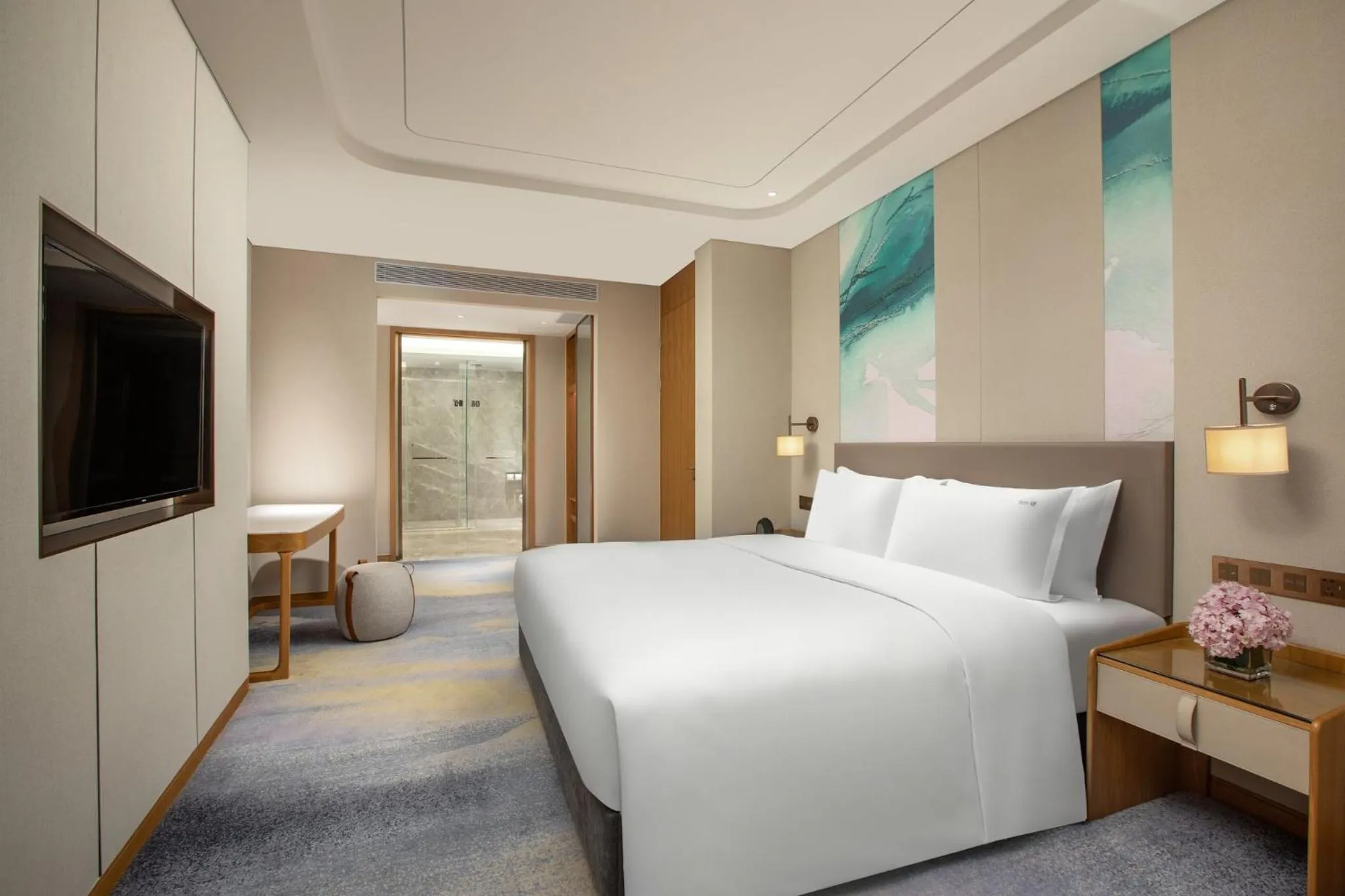 Photo of the whole room, Bed in Holiday Inn Xining Datong by IHG