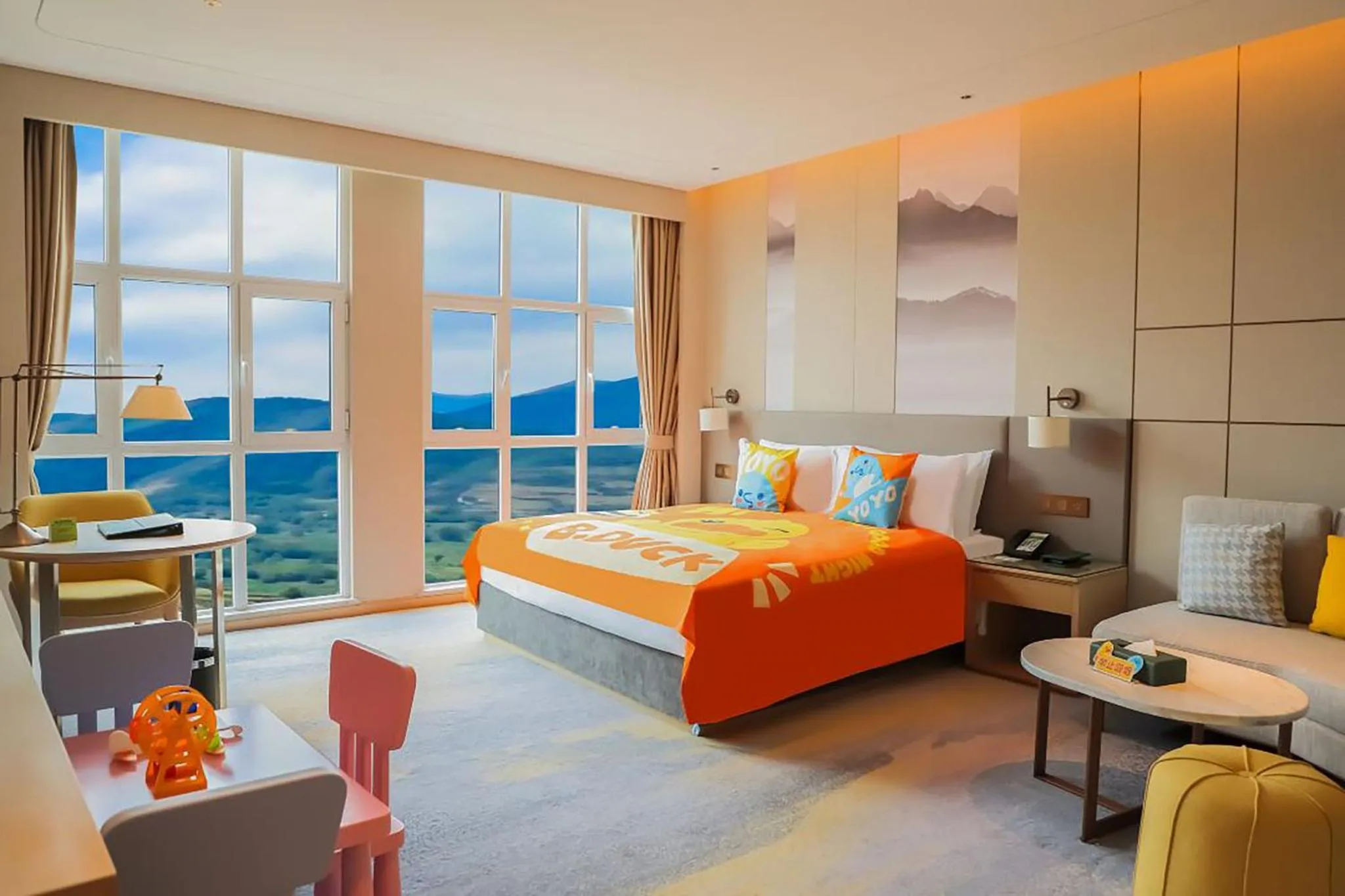 Photo of the whole room, Bed in Holiday Inn Xining Datong by IHG