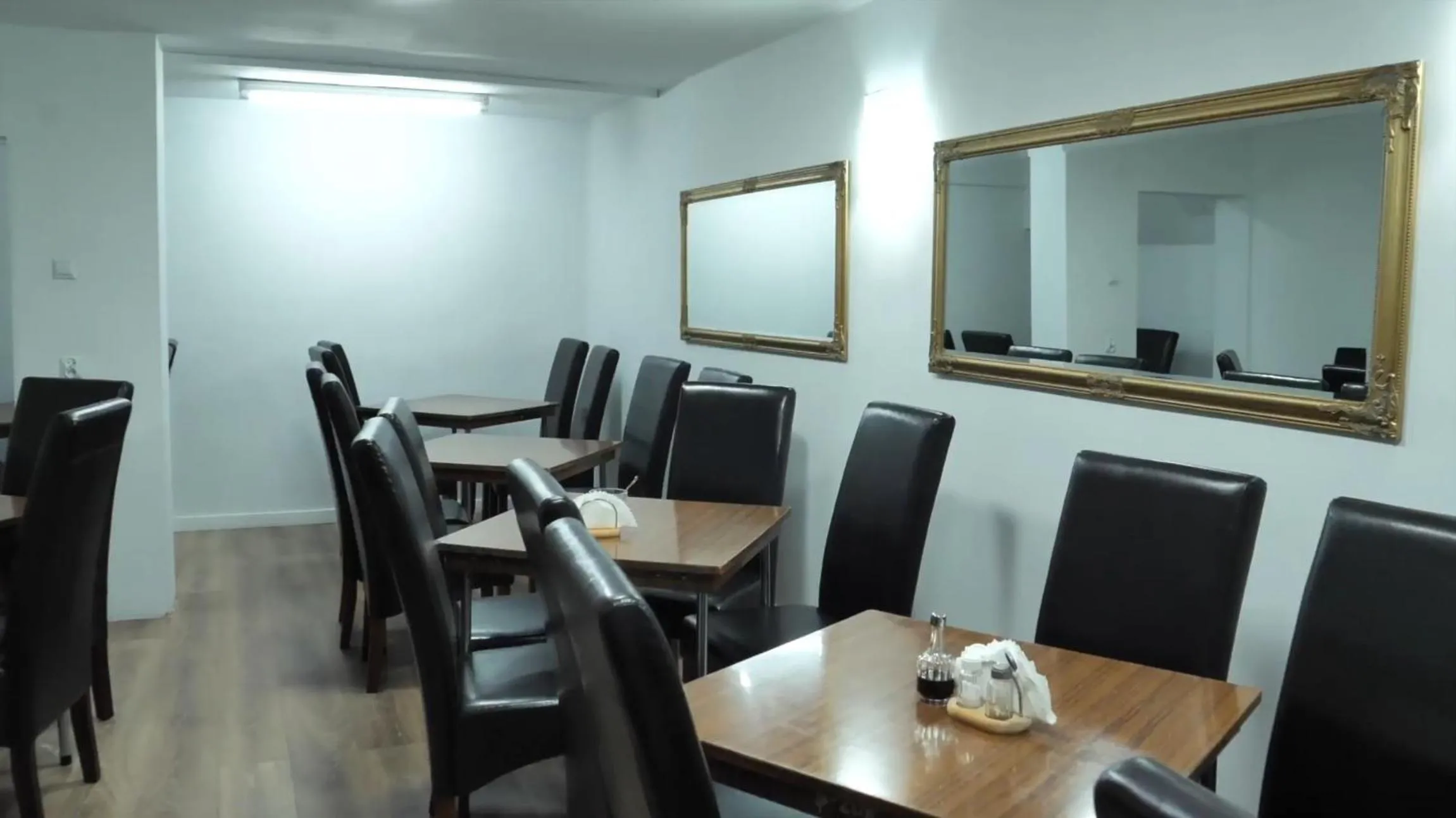 Restaurant/places to eat in DUKAT