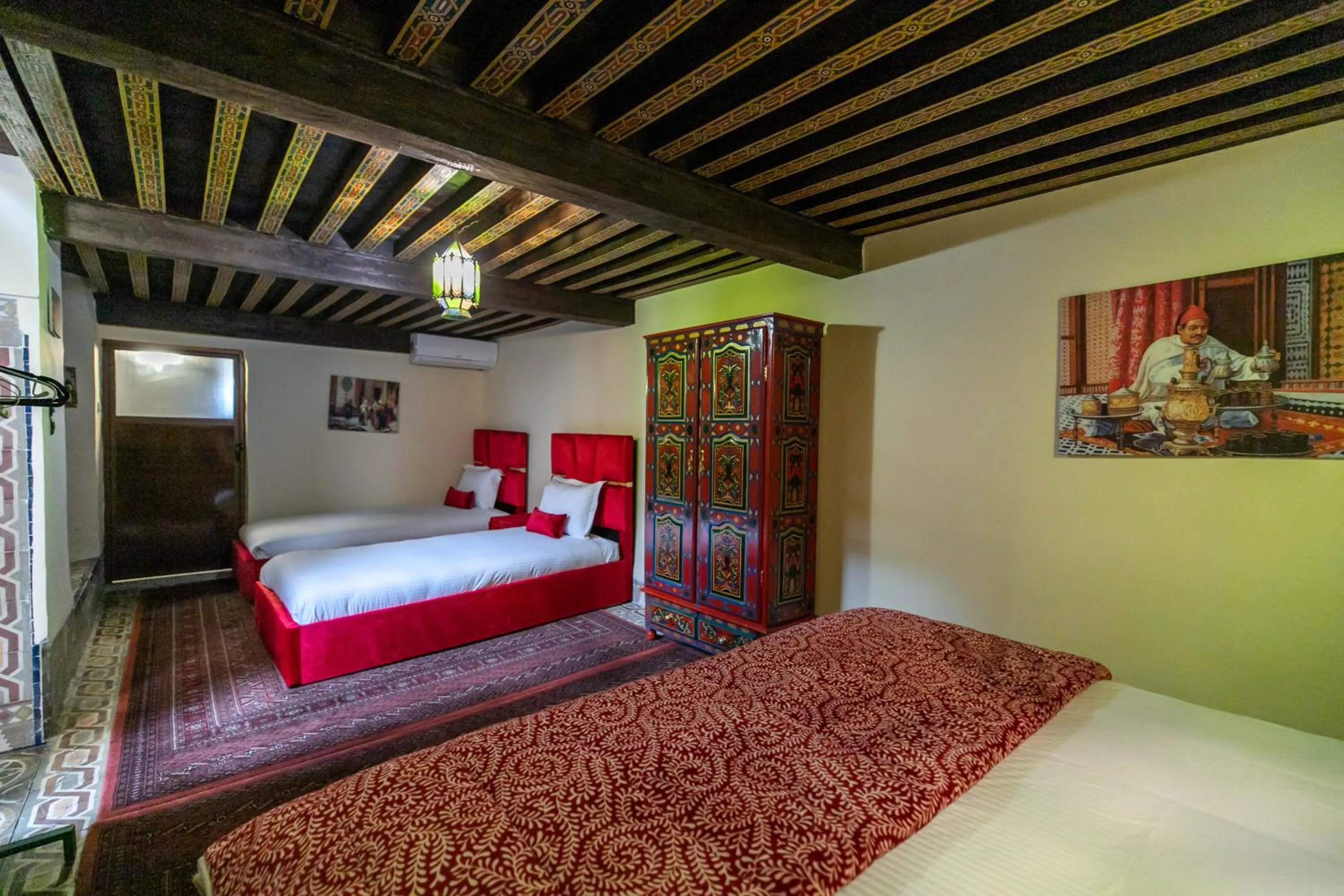 Bed in Riad Hadia Fes - Prestige Stay