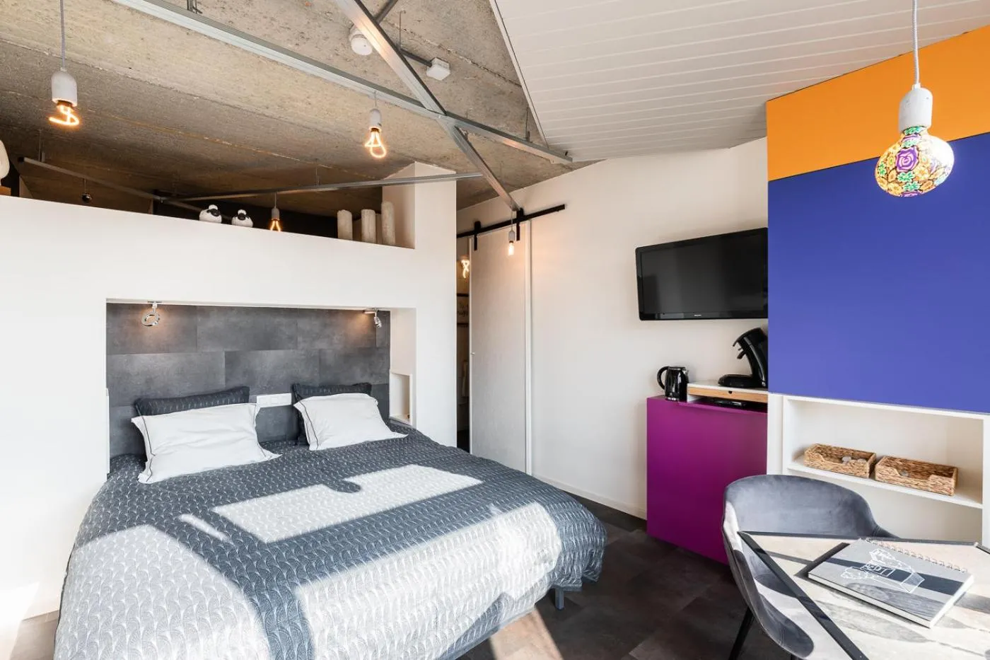 Bed in Le Garage
