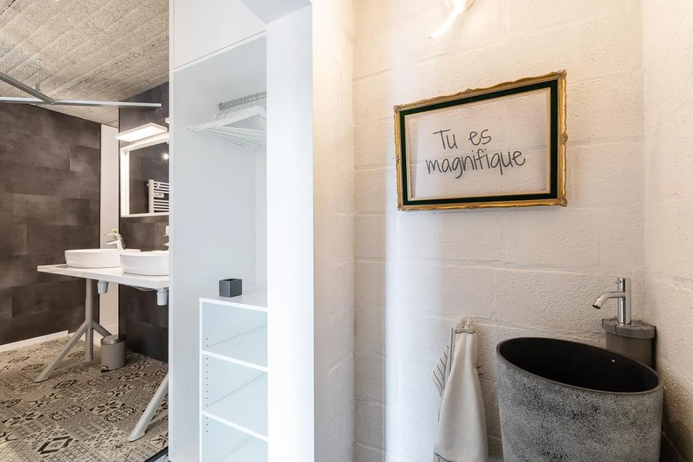 Toilet in Le Garage