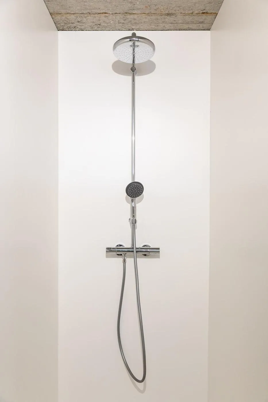 Shower in Le Garage