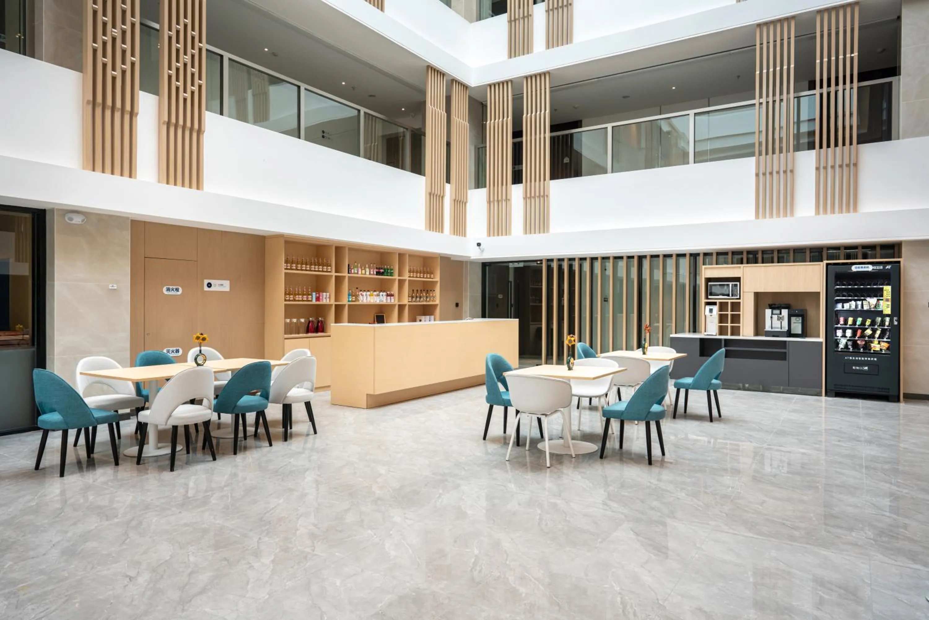 Lounge or bar in Holiday Inn Express Linzhi Airport by IHG