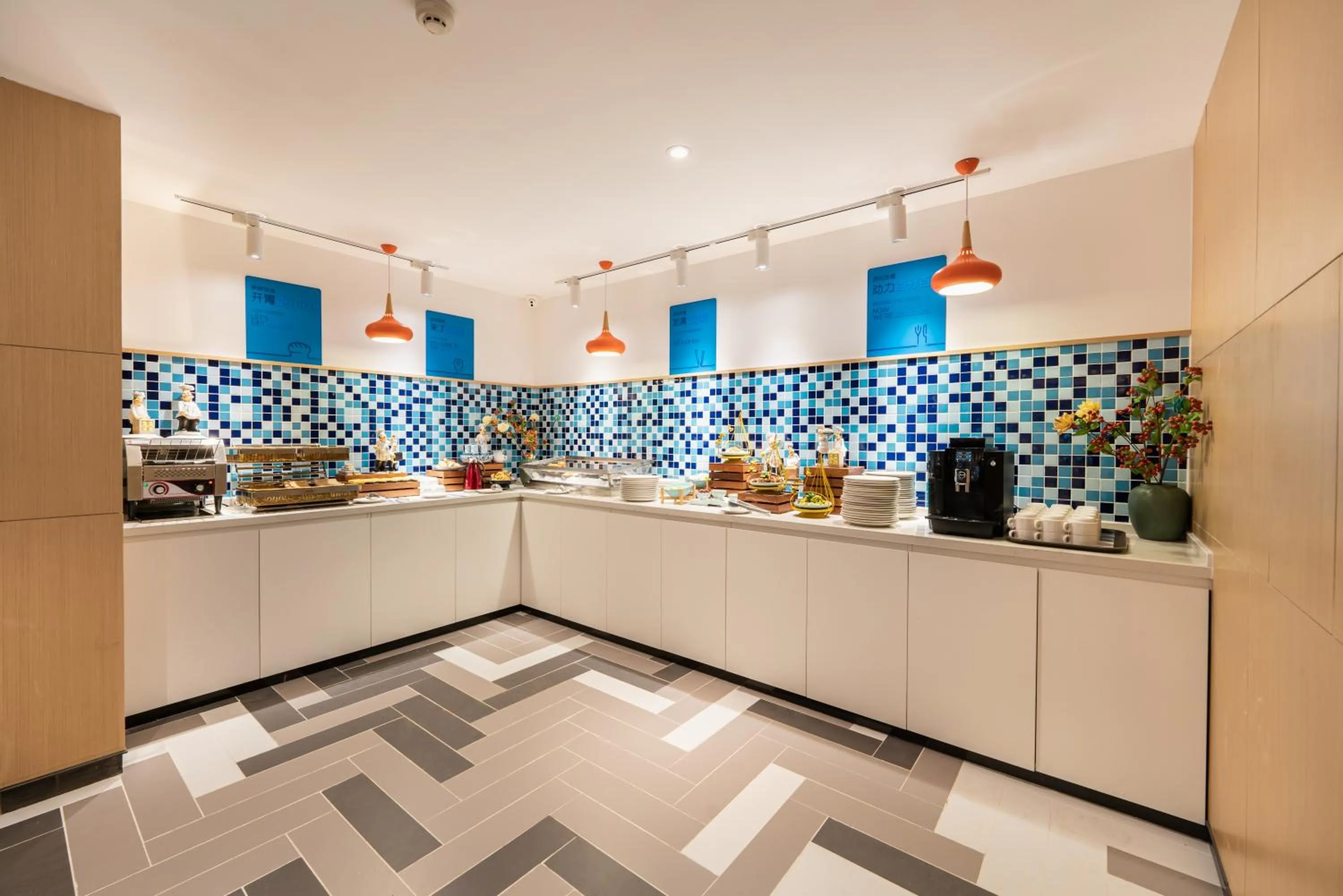 Food in Holiday Inn Express Linzhi Airport by IHG