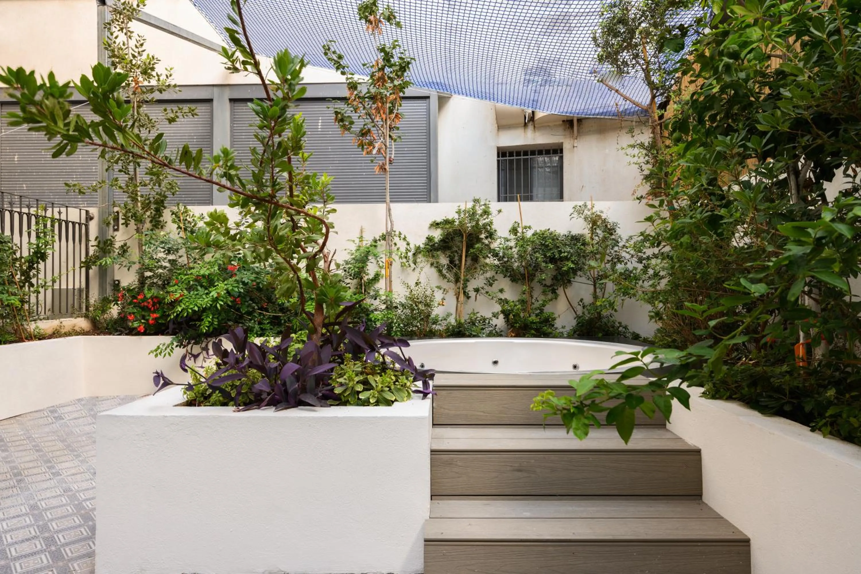 Garden in Alberto by Isrotel Design