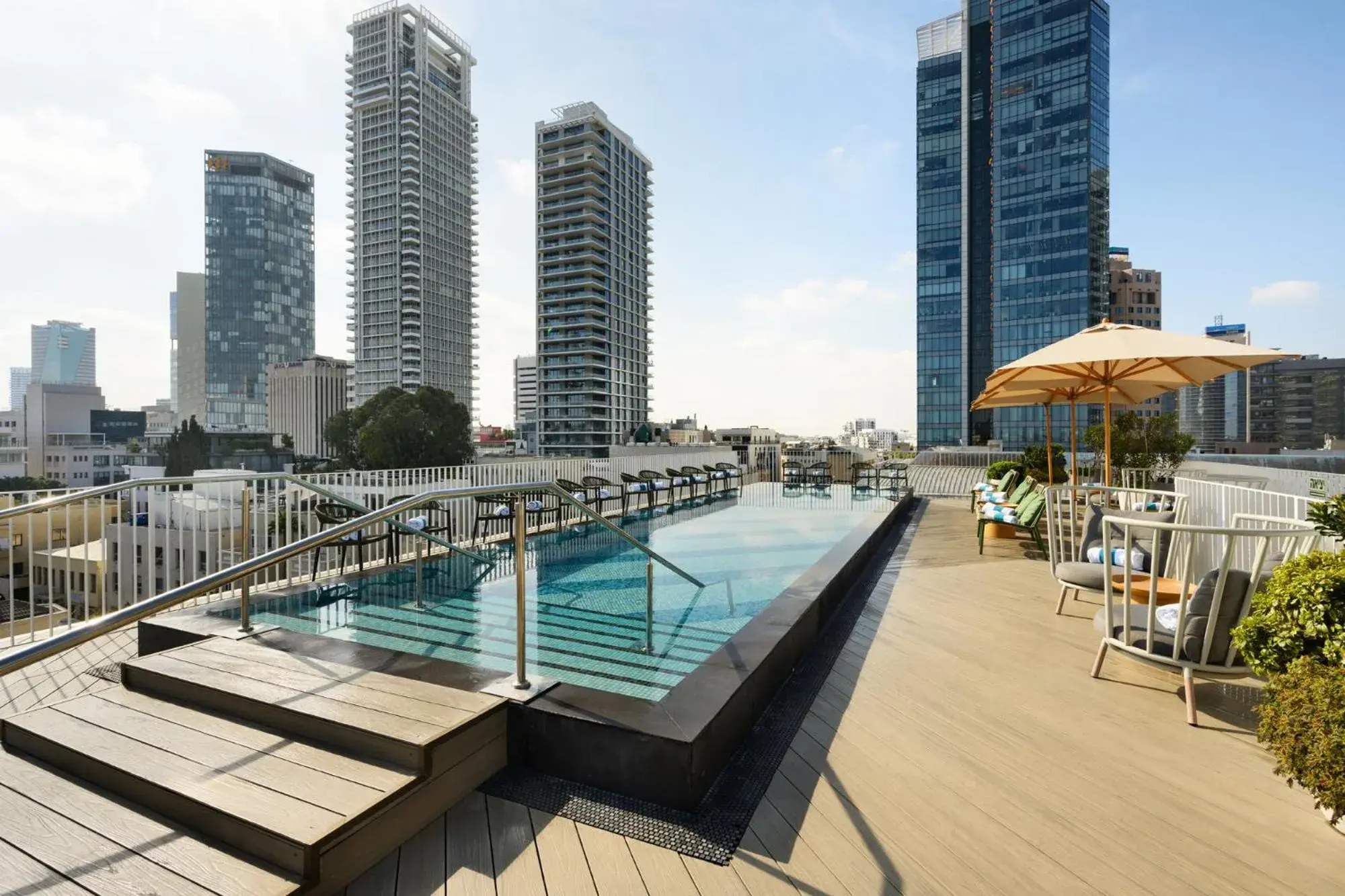 Swimming pool in Alberto by Isrotel Design Swimming pool in Alberto by Isrotel Design