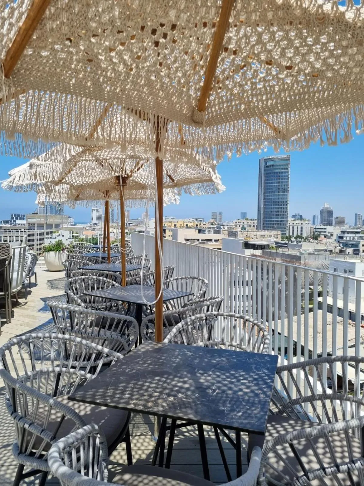 Balcony/Terrace in Alberto by Isrotel Design
