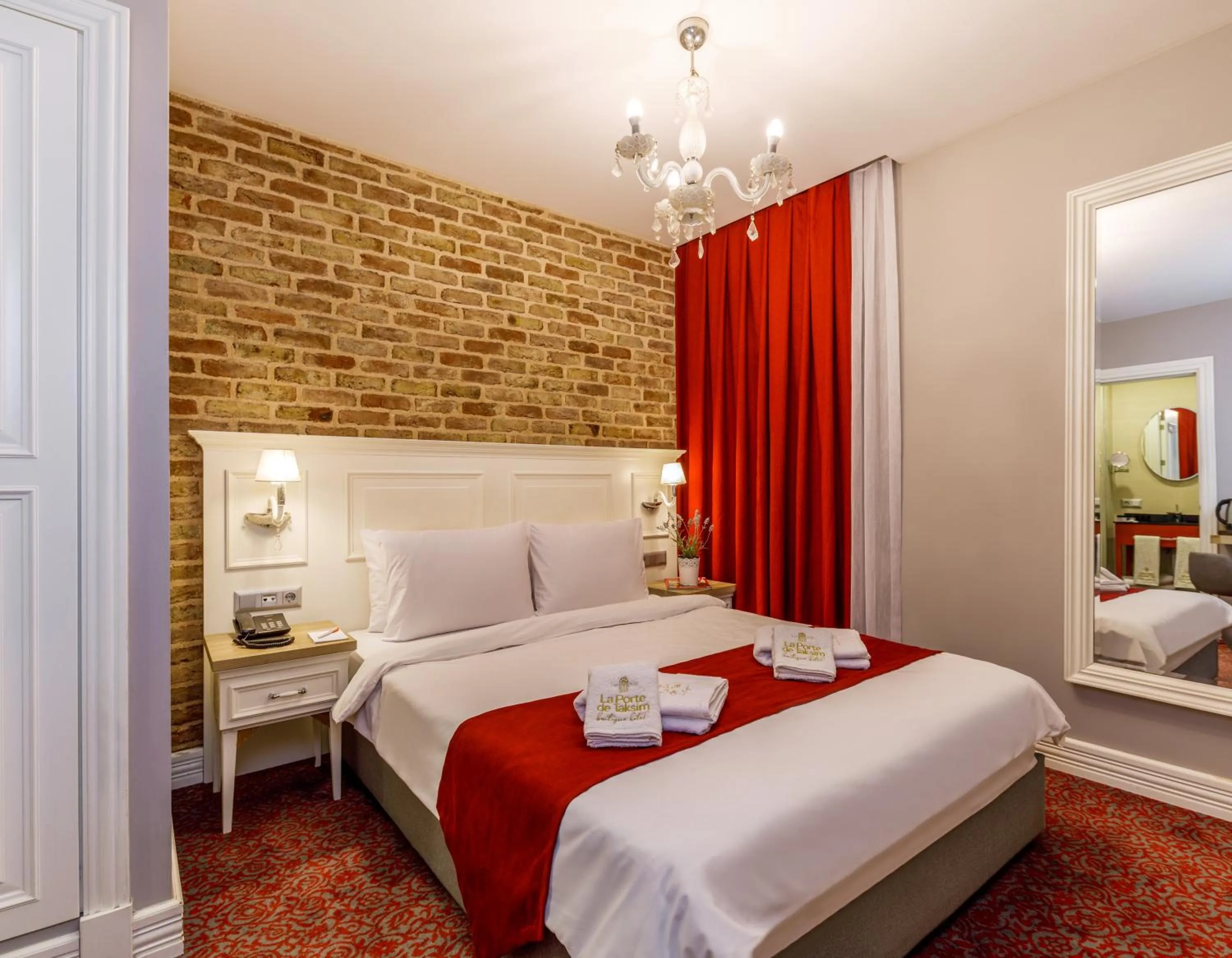 Bed in La Porte de Taksim