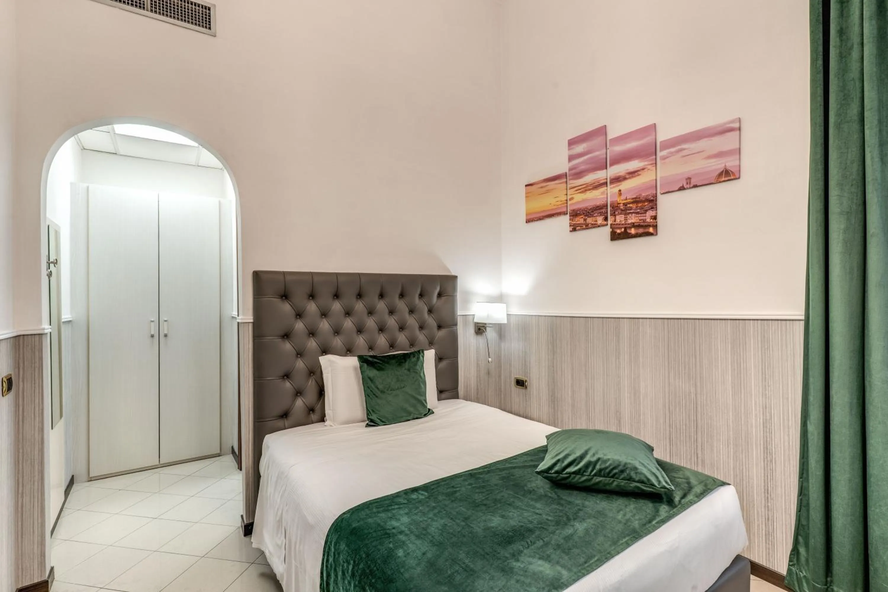 Bed in Hotel Ottaviano Augusto