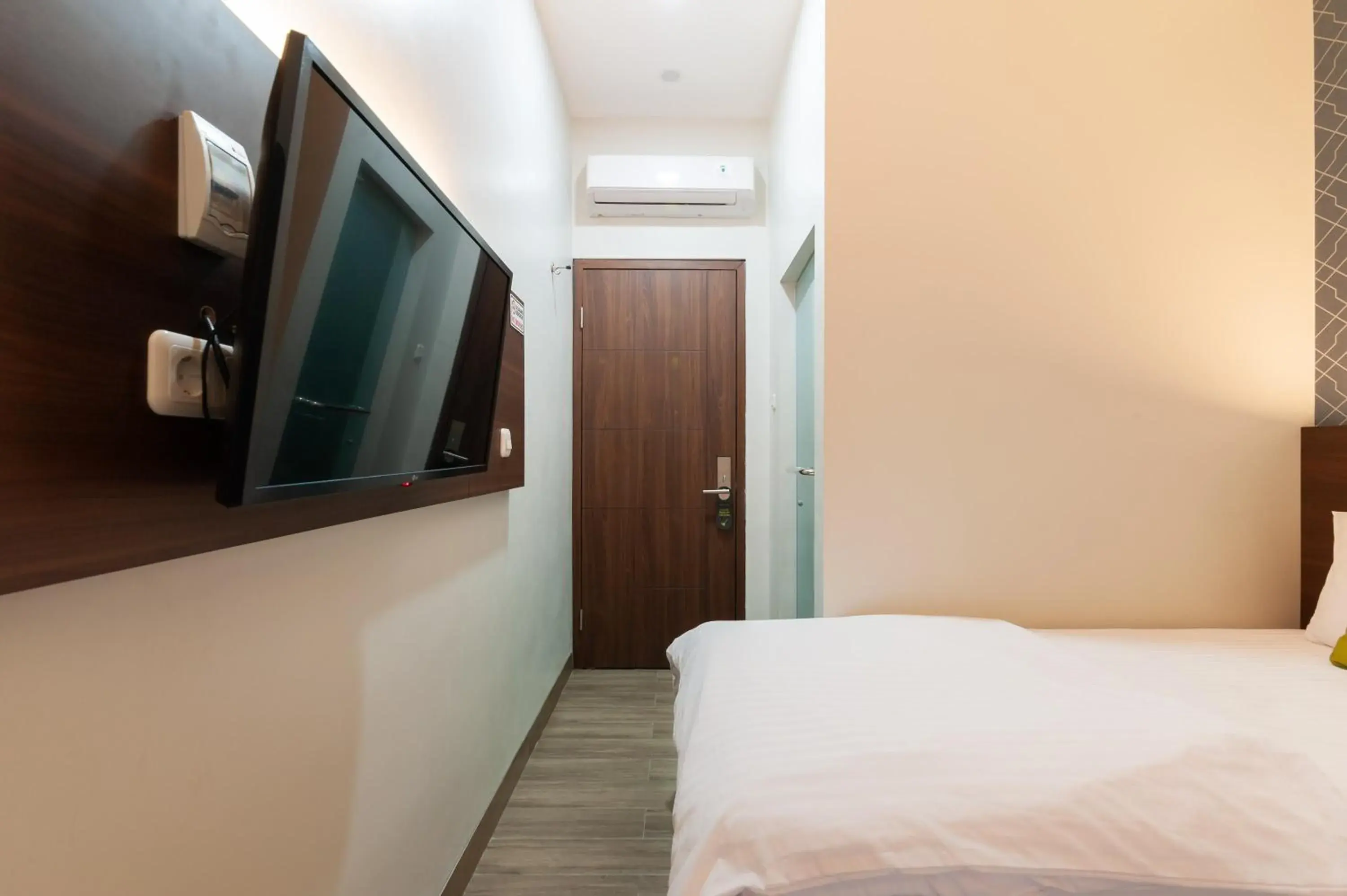 Bed in Urbanview Hotel Cengkareng Jakarta by RedDoorz Bed in Urbanview Hotel Cengkareng Jakarta by RedDoorz