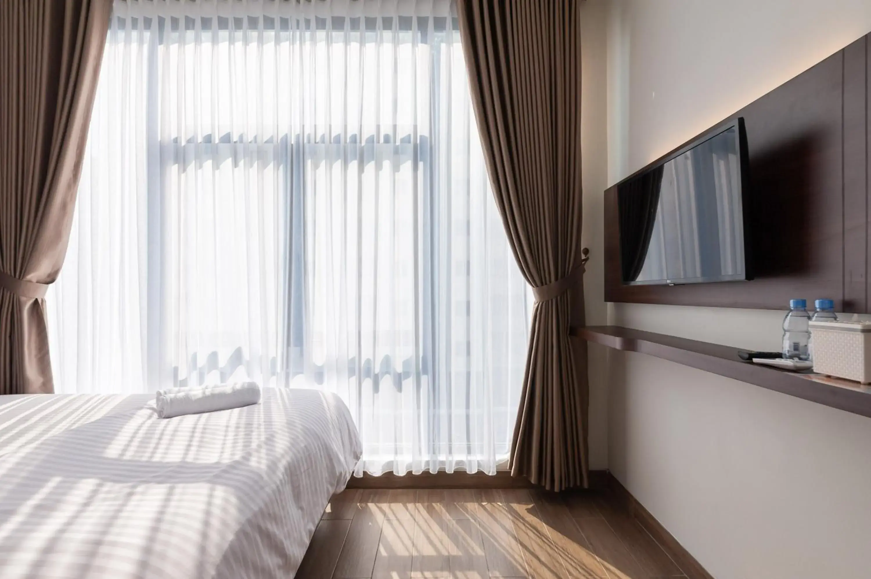 Bedroom, Bed in Urbanview Hotel Cengkareng Jakarta by RedDoorz Bedroom, Bed in Urbanview Hotel Cengkareng Jakarta by RedDoorz