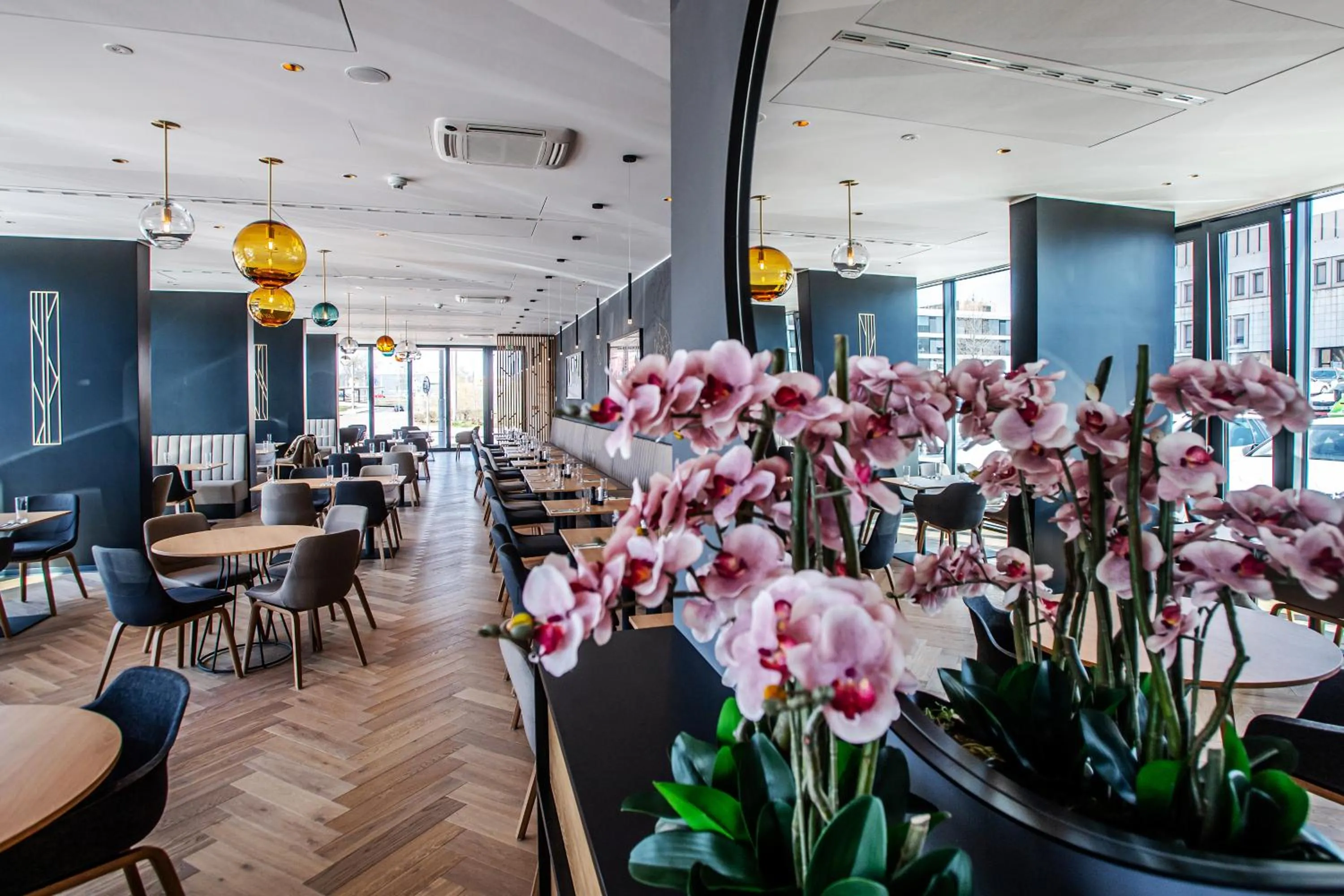 Restaurant/places to eat in EA Congress Hotel Aldis