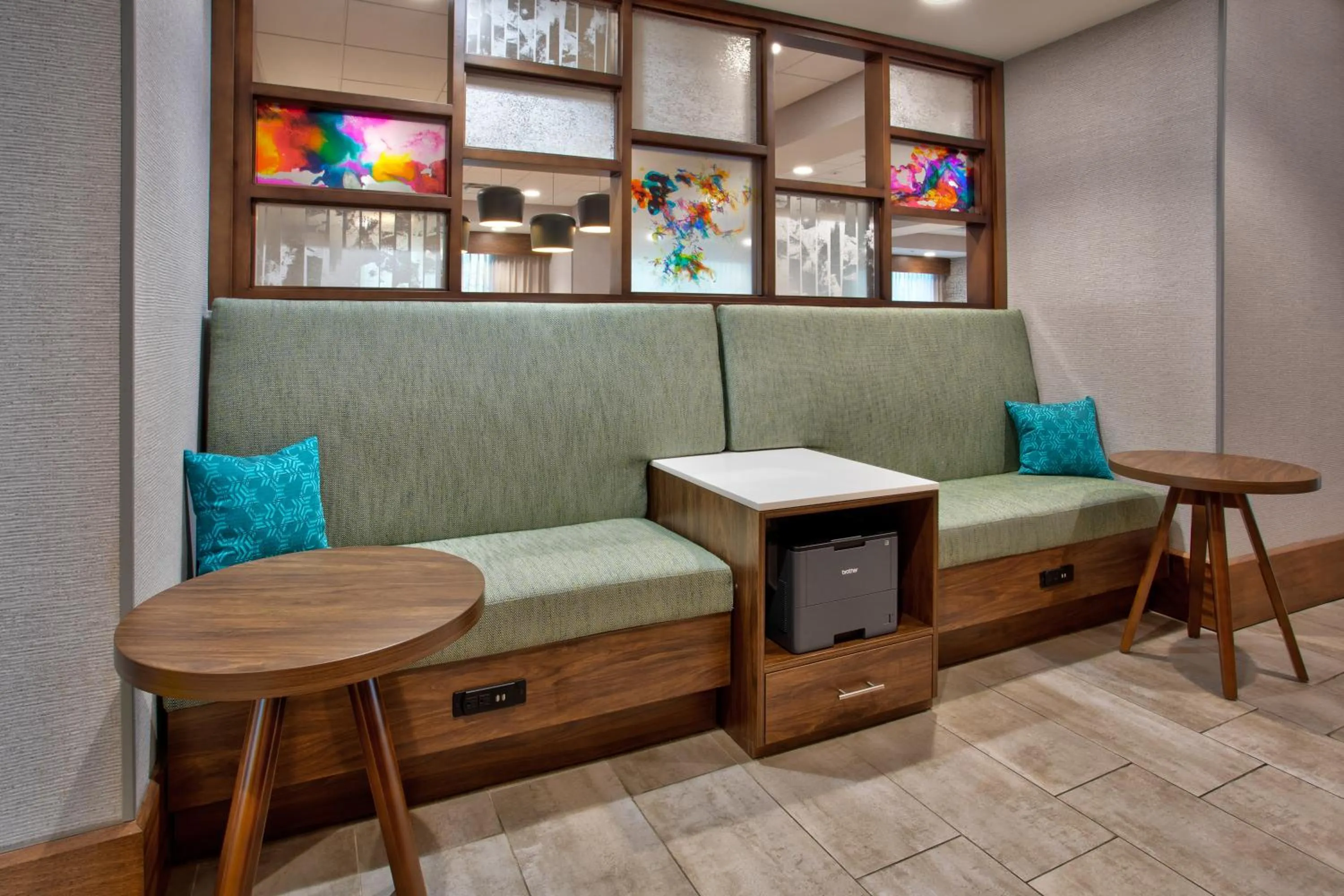 Property building in Hampton Inn Paris, Tn