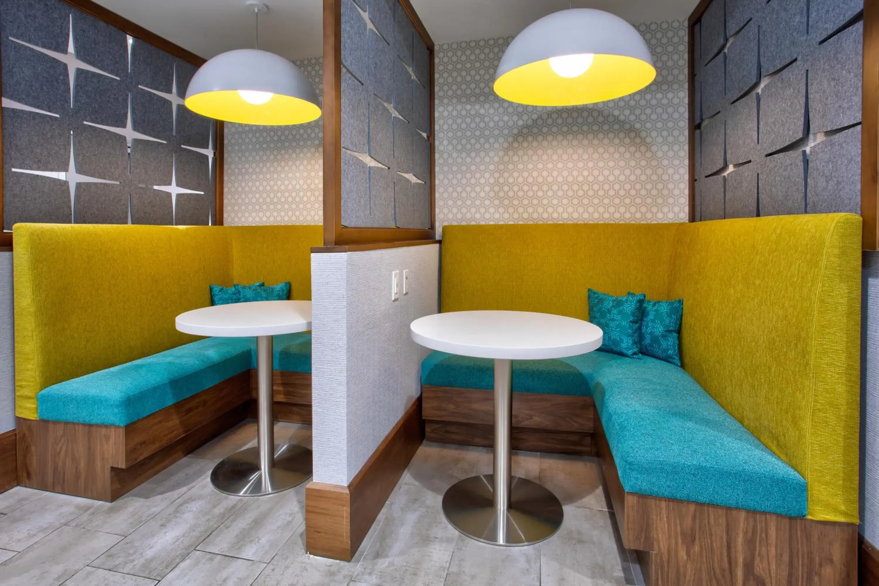 Business facilities, Bed in Hampton Inn Paris, Tn Business facilities, Bed in Hampton Inn Paris, Tn