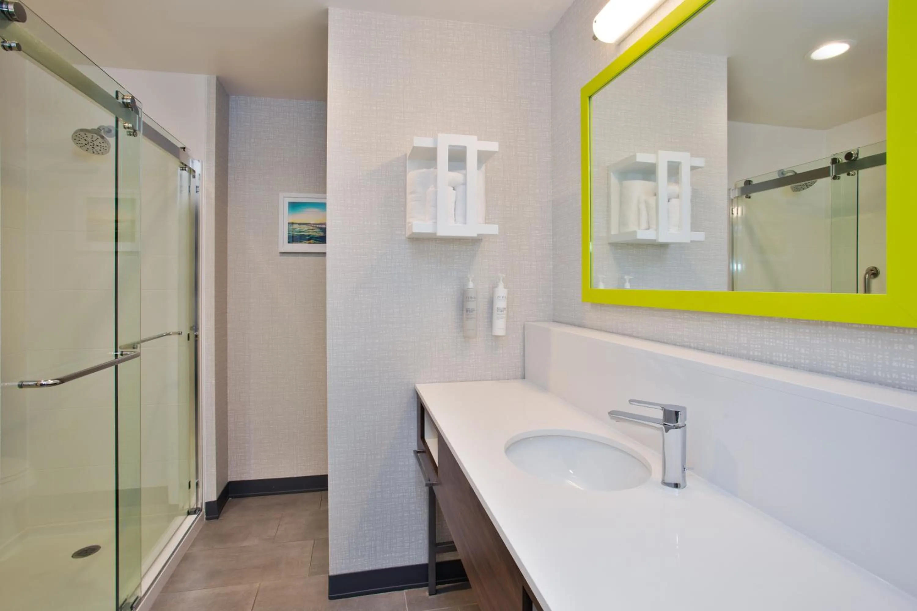 Bathroom in Hampton Inn Paris, Tn