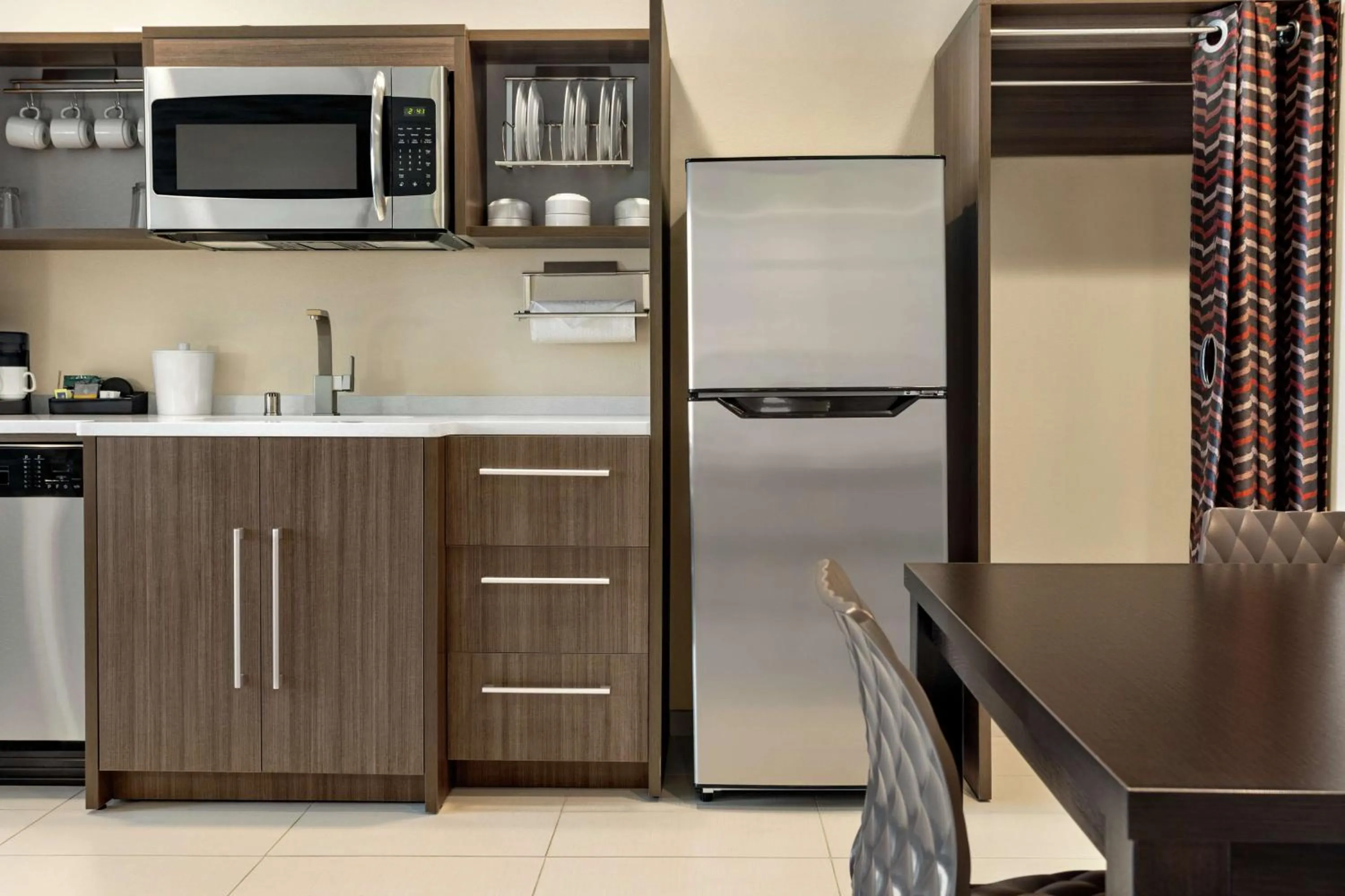 Kitchen or kitchenette in Home2 Suites By Hilton Minneapolis University Area