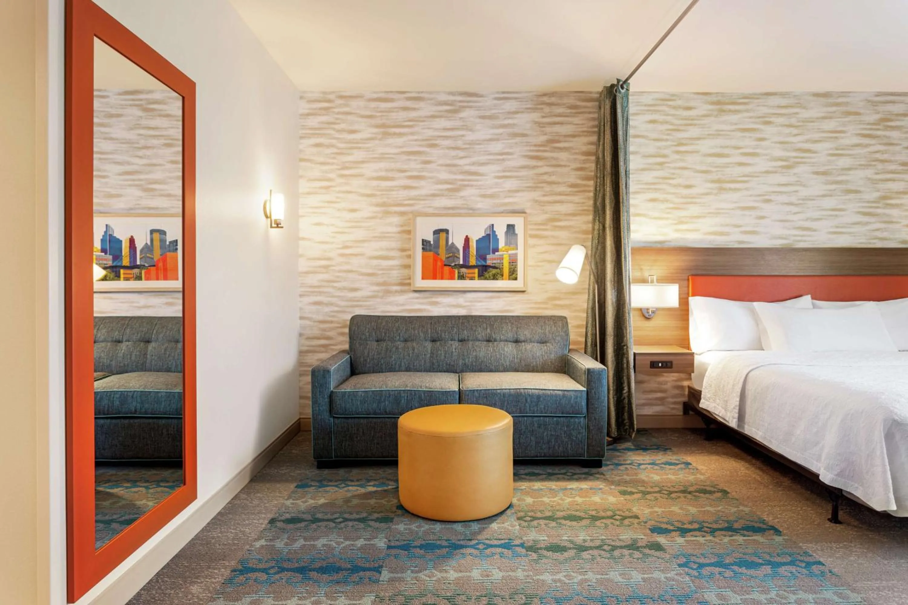 Living room, Bed in Home2 Suites By Hilton Minneapolis University Area