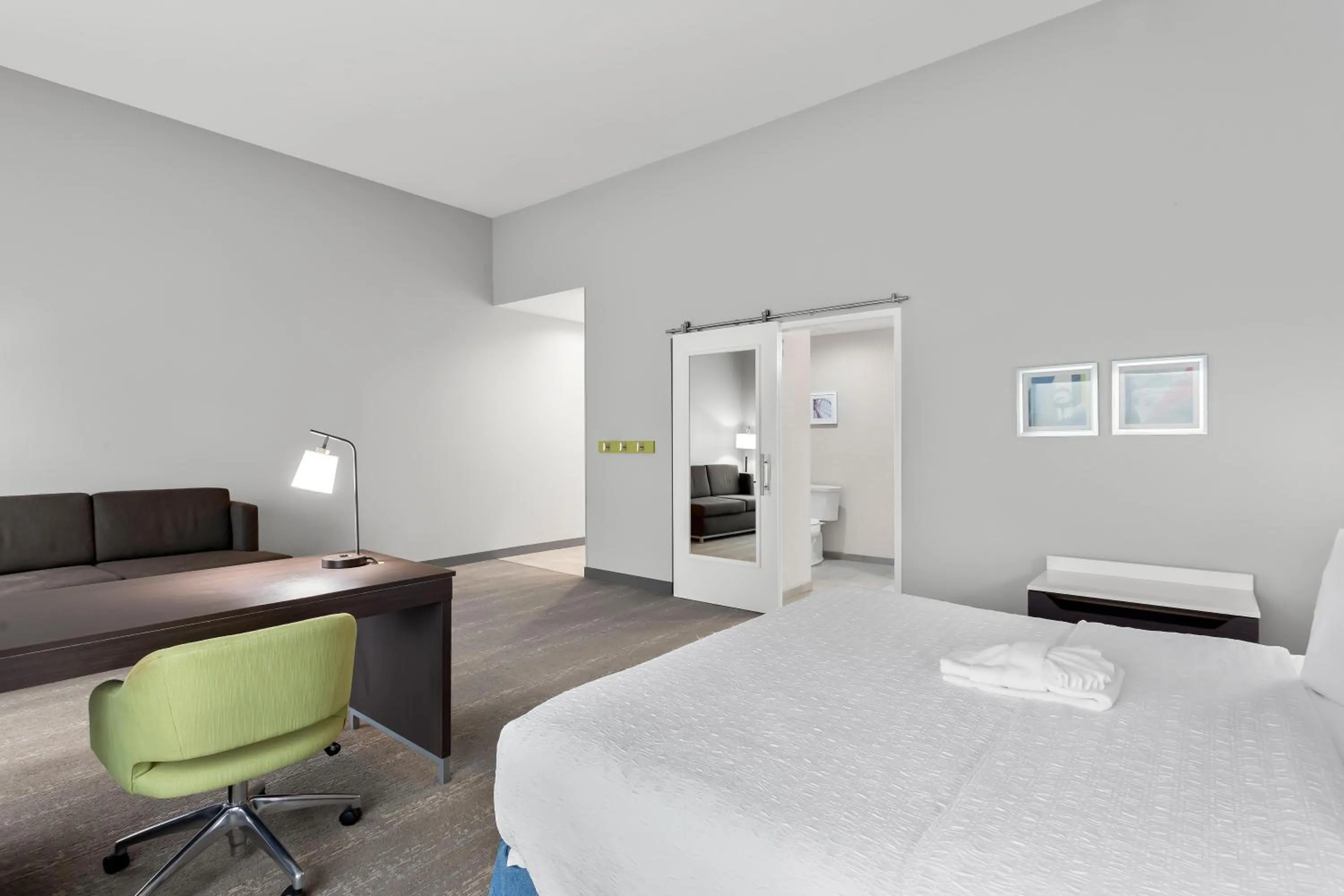 Bed in Hampton Inn By Hilton Huntley Chicago