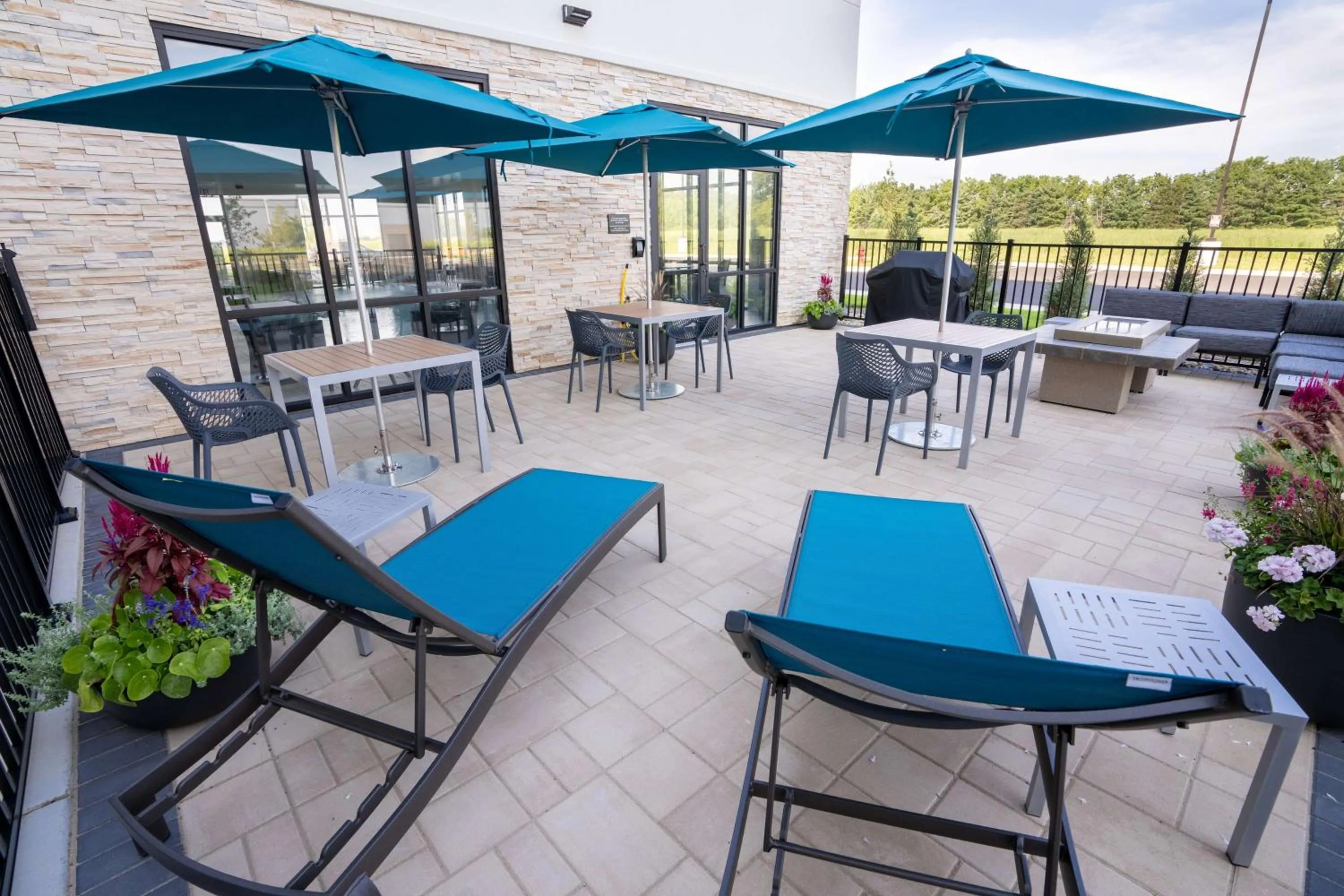 Patio in Hampton Inn By Hilton Huntley Chicago