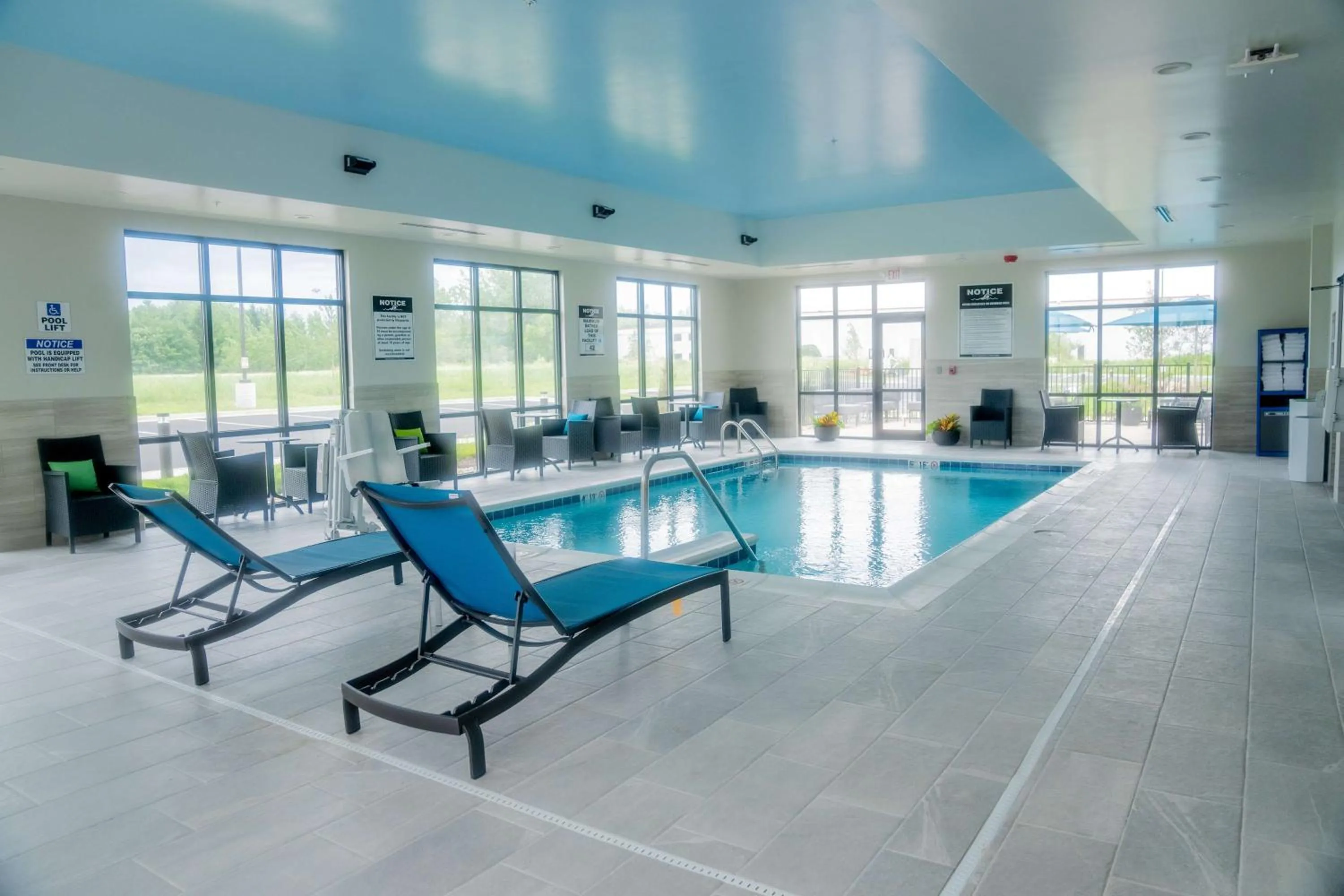 Swimming pool in Hampton Inn By Hilton Huntley Chicago