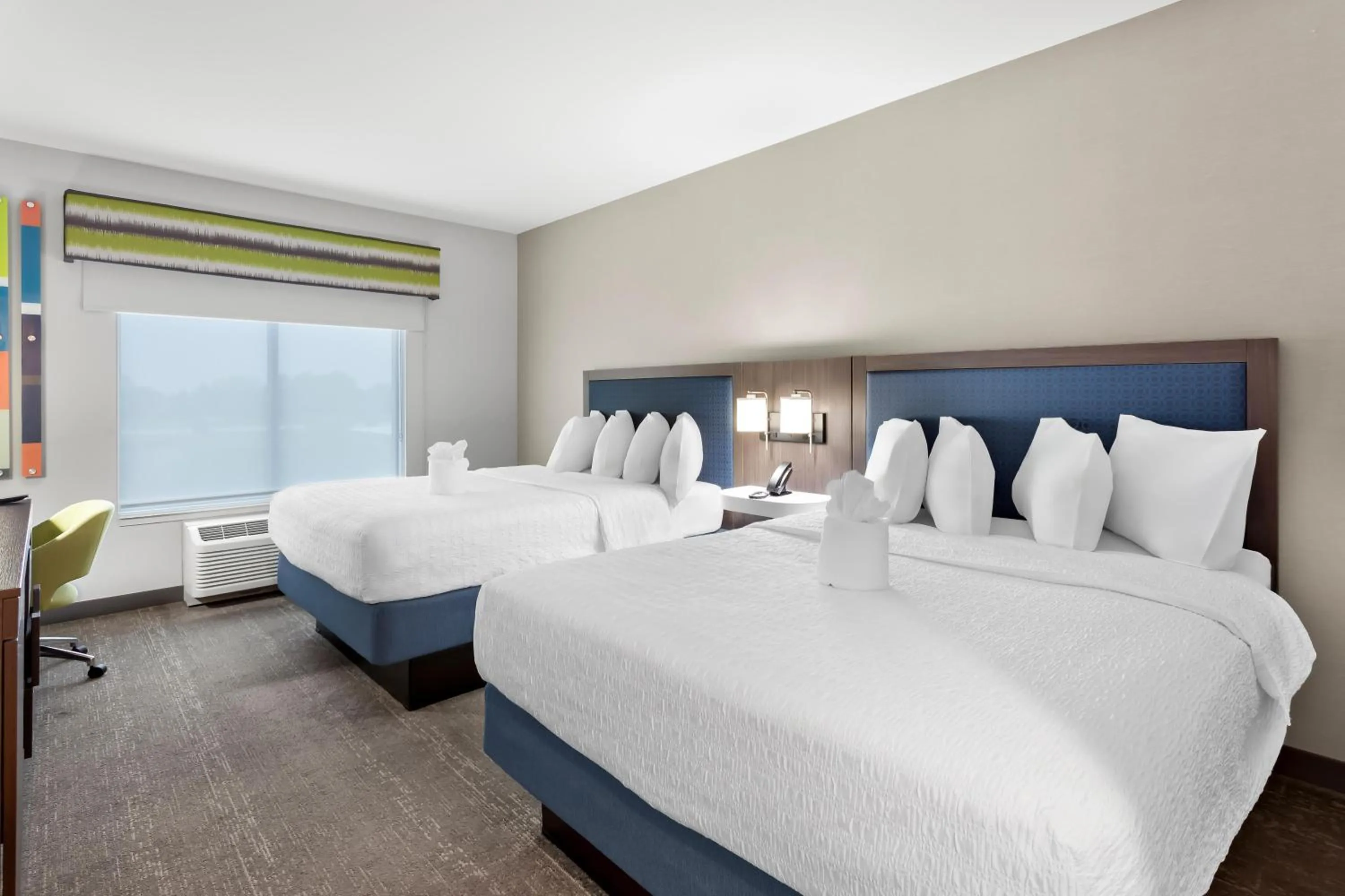 Bed in Hampton Inn By Hilton Huntley Chicago