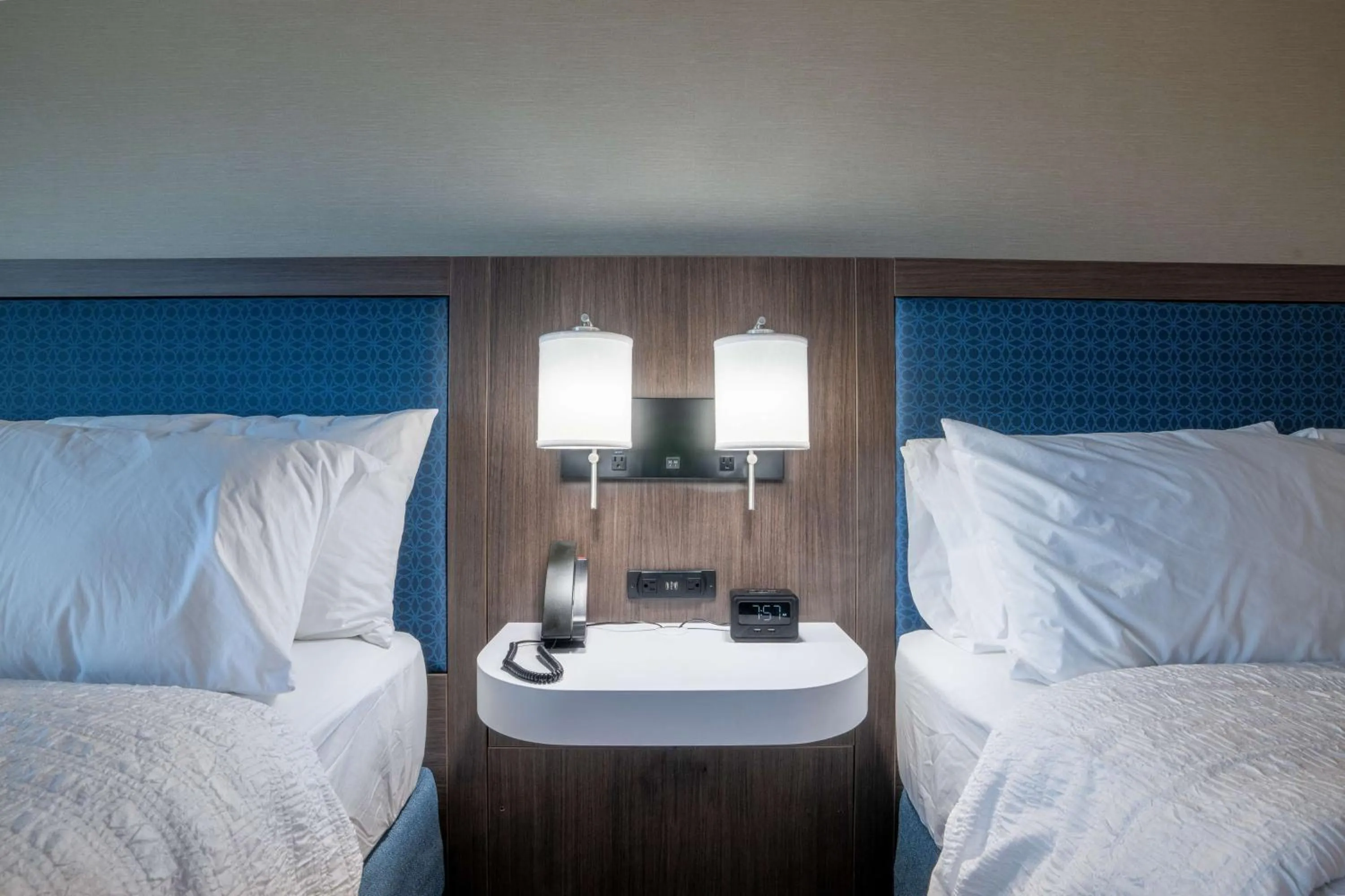 Bed in Hampton Inn By Hilton Huntley Chicago