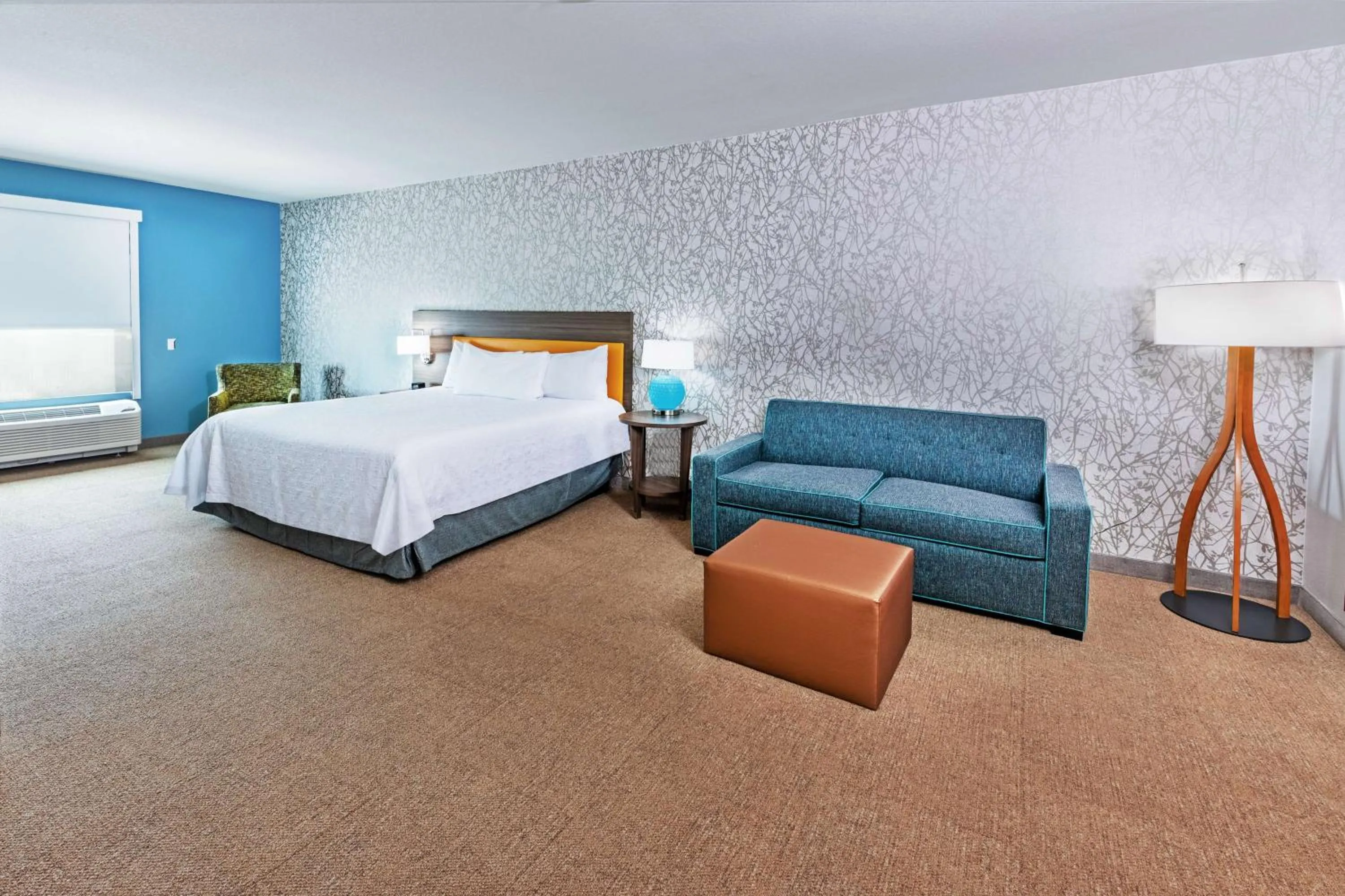 Living room, Bed in Home2 Suites By Hilton Weatherford