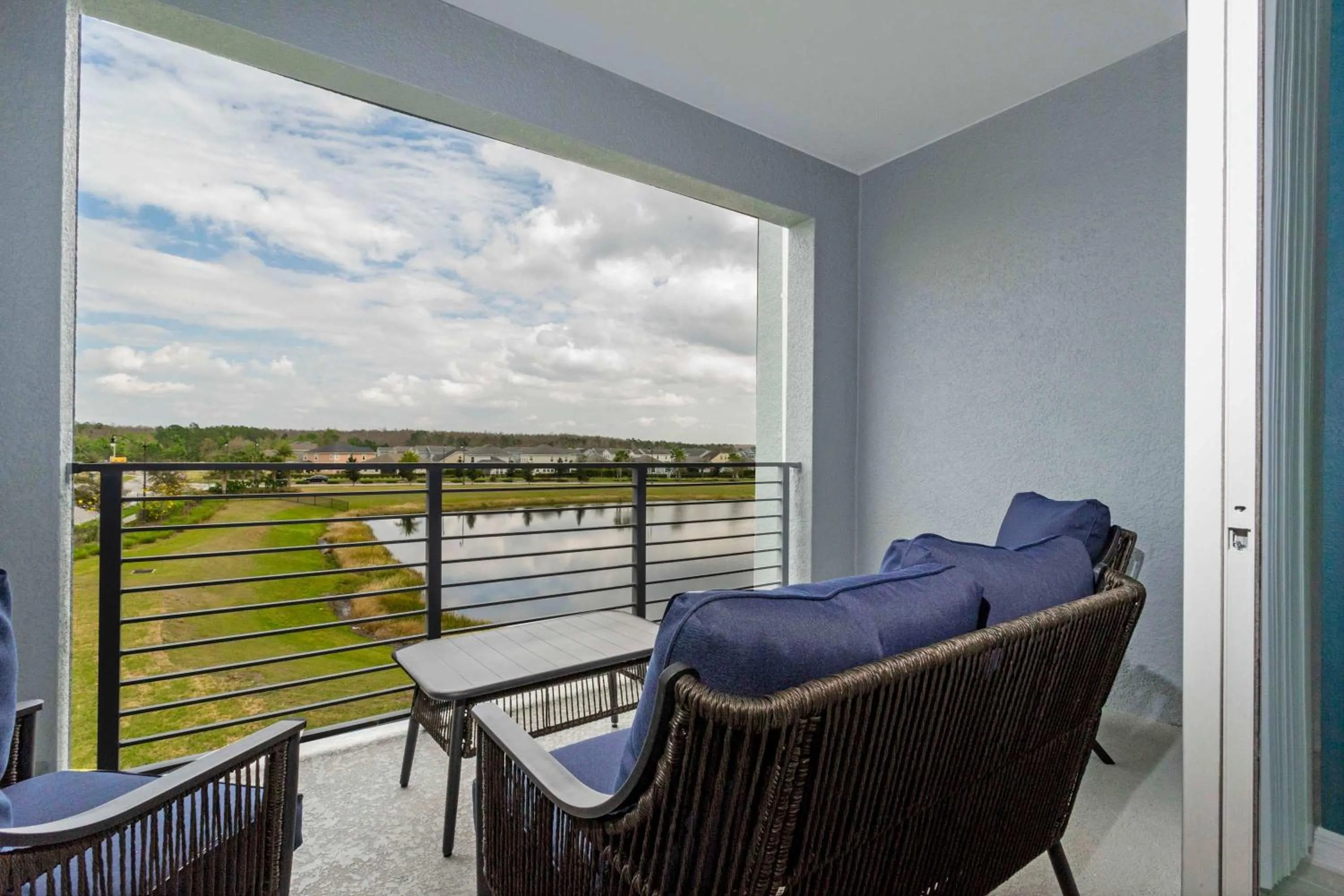 Gorgeous 2 Bedroom Apartment Close to Disney 305 31911