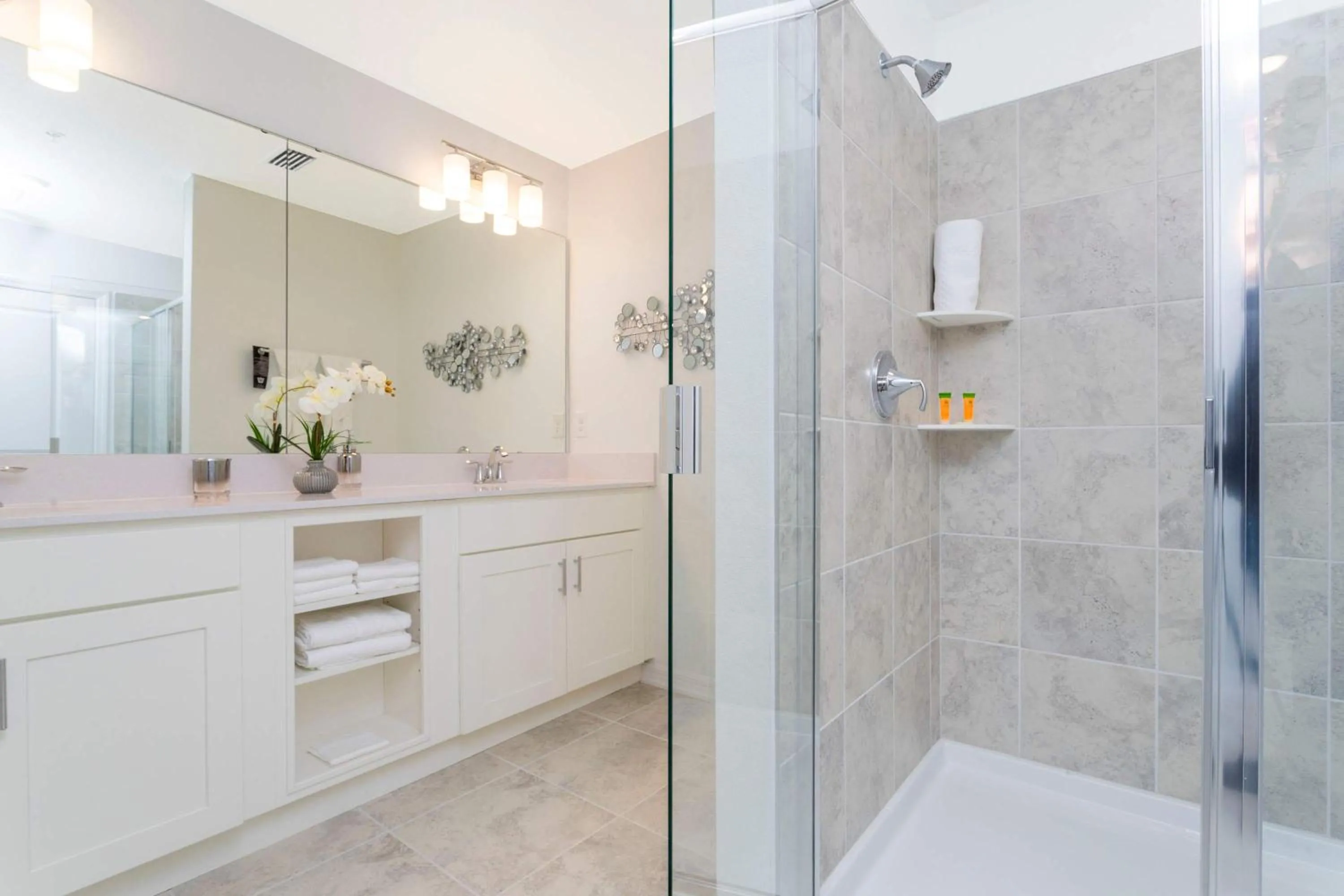 Gorgeous 2 Bedroom Apartment Close to Disney 305 31911