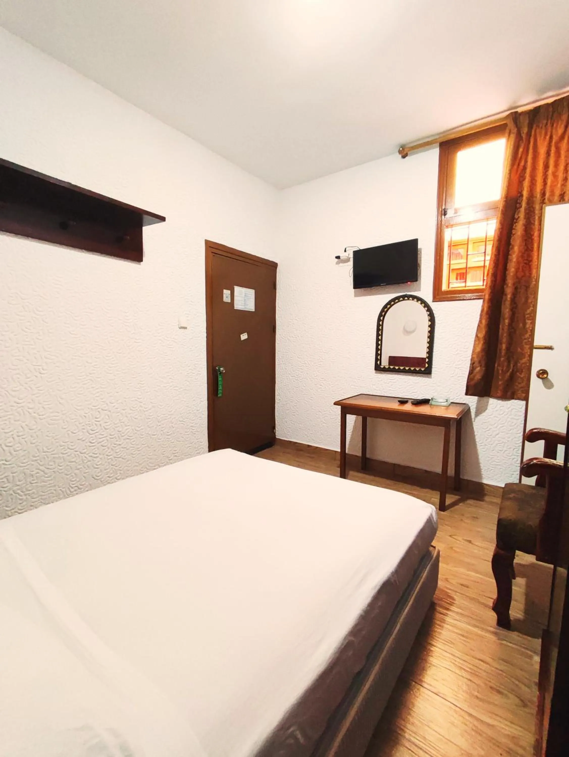 Bed in Hôtel National