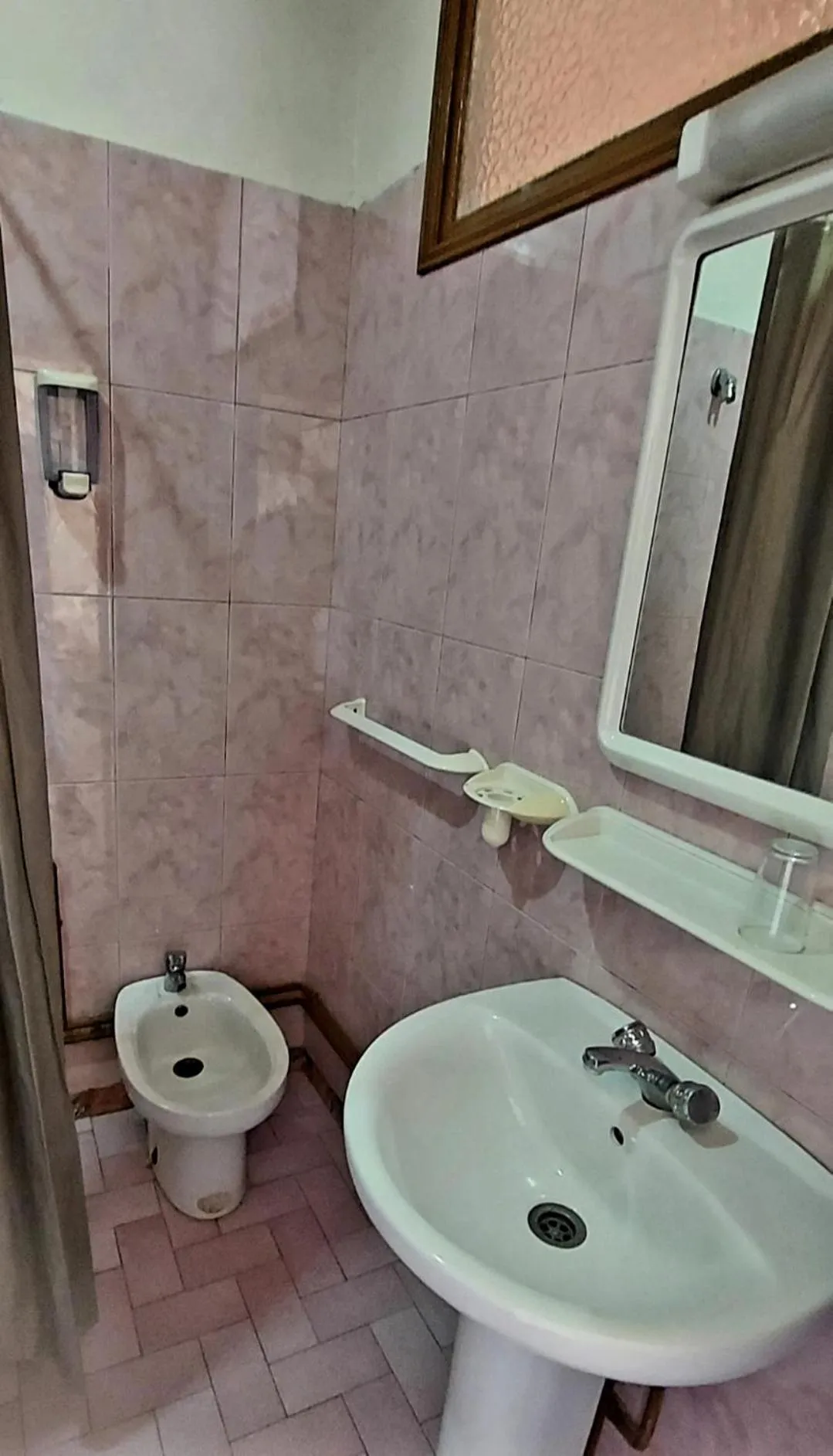 Bathroom in Hôtel National